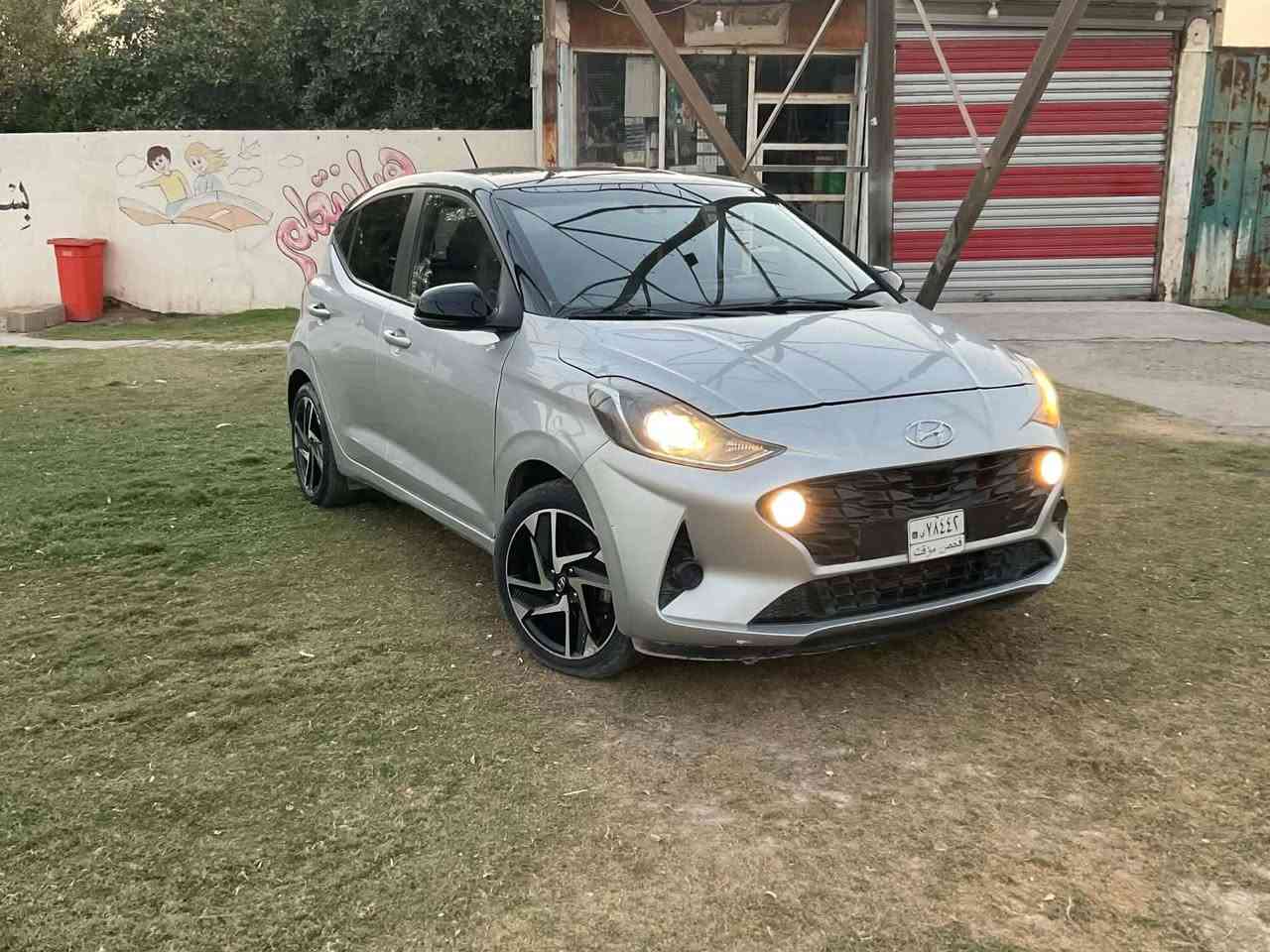 🚘 هونداي i10 موديل 2023
🔥 مواصفات كاملة:

- محرك 4 سلندر 1.2

- كير اوتو وعادي 5 نمر 

- 📡 رادار امامي 

- 🎛️ تحكمات ستيرن

- 🪞 مرايات كهرباء

- 🔶 إشارات بالمرايات

- 🛣️ تحديد مسار

- 🚫 مانع انزلاق

- ⚠️ مانع تصادم

- 📱 شاشة تدعم أبل كار بلاي وأندرويد أوتو وايرلس

- 🔊 سستم صوت ممتاز جدا 

- 📷 كامرة خلفية

- 🛞 ويلات 16 رياضي

- 🎨 تو كلر سلفر وأسود

- 📏 ممشى 22 ألف كم

💰 السعر: 95 ورقة وقابل للتفاوض 

📍 سامراء

📞 ***********

🔥 سيارة نظيفة ومرتبة، ومابيه اي نقص ولا كلوب مشتغل بيه صبغ 3 قطع بدون دواخل تترقم جميع المحافظات
