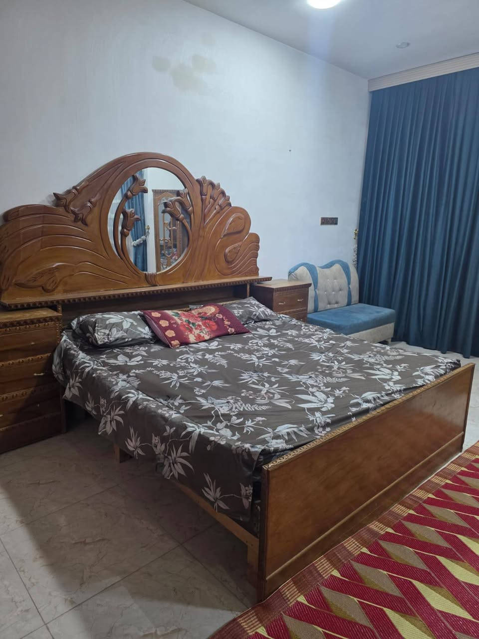 غرفة اخشاب صاج مع بوفية للبيع ***********
