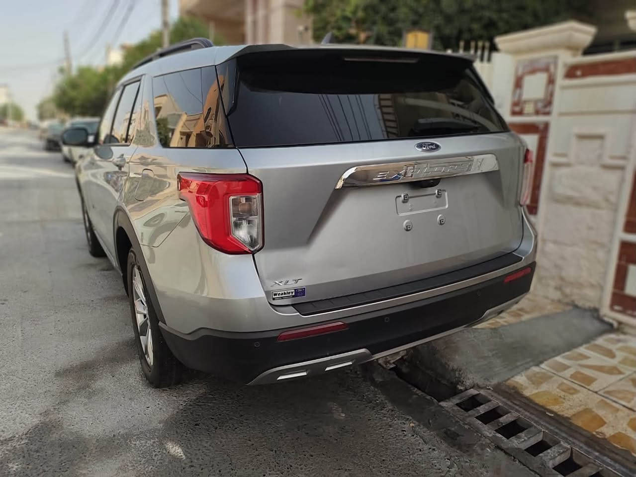 XLT 2023 فورد اكسبلور
ماشي 31 الف ميل 
مواصفات فول عدا بانوراما وفور ويل 
ويل ٢٠ 
مواصفات سبيشال 
تعديل بارد فقط جاملغ السكن الامامي 
بدون صبغ بدون ارباك حتى بردة وكشن ماطاك 
بدون دواخل
للتواصل ***********

