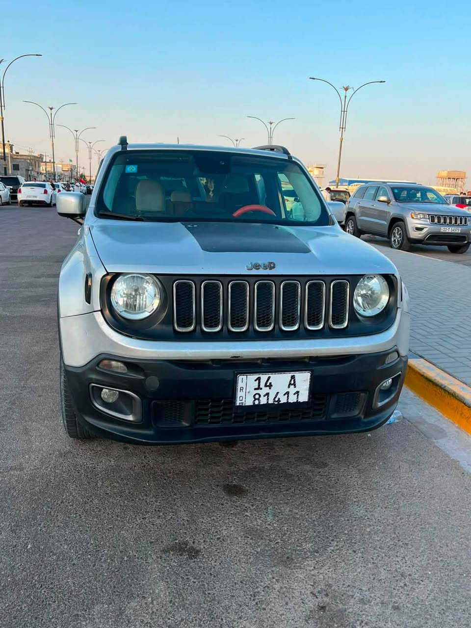 جيب رينكد
موديل 16 لون سلفر 
محرك 2400 
سيارة مال بيت صرفيتها زينة 
تبريد تدفئة منظومة جديدة كلش ما صارلها جم شهر
ممشى السيارة 110
وارد امريكي ضرر قطعتين جاملغ وبنيد 
وبيها بارد ب جاملغ الخلفي
ورصعات ترجع بارد 
رقم بصرة انكليزي باسمنا السيارة
السعر 110 وبيها مجال حك الجية 
العنوان بصرة زبير 
للاستفسار الاتصال ع رقم ***********
