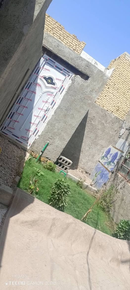 🏡 بيت 200 متر ب 30 وبيه مجال 
🔴 بيع مستعجل جدا 
💰 السعر: 30 مليون قابل للتفاوض
📐 المساحة: 200 متر
📜 الطابو: زراعي (سند 25)
🏗️ بناء مرتب  شغل جناي مرتب

🔨 مواصفات البناء:
▪️ صب كونكريت
▪️ بلوك خان النص   
▪️ كاشي وسيراميك 
🛋️ يتكون من:
▪️ ثلاث غرف نوم 
▪️ صالة
▪️ مطبخ
▪️ استقبال
▪️ صحيات داخلية وخارجية
▪️ حديقة 🌿
📍 الموقع:
شارع الصب – عمود 276 وتنزل 
⚡ السعر مناسب جداً مقارنة بالمساحة والمواصفات

📞 للاستفسار الجاد فقط:
أتصال *********** 
📱 واتساب: ***********
