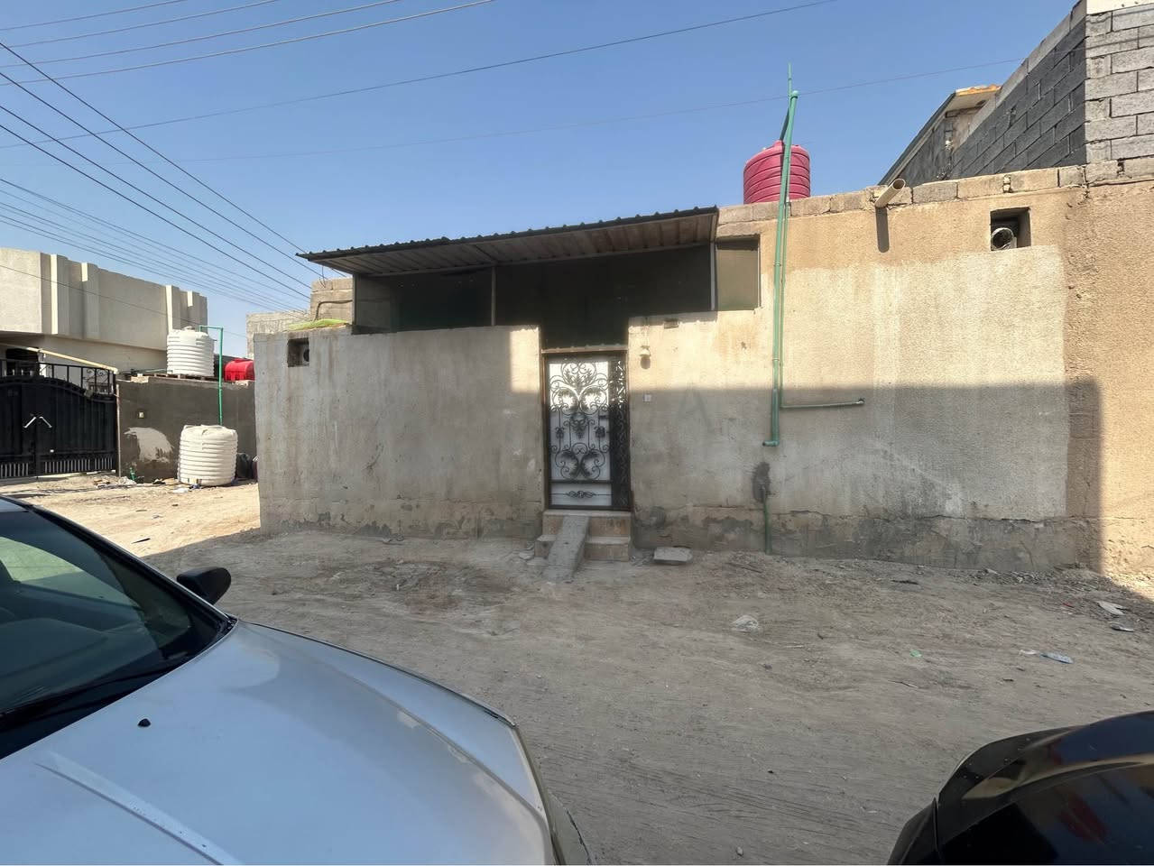 بيت للبيع بالبهادريه قرب حسينيه بني ساله مساحه 100 متر مربع ركن ماء ومجاري وكهرباء كلهاا يمك 
يحتوي على غرفيتن نوم وصاله واستقبال ومطبخ وصحيات بناء 2018 بيت نضيف وموجه ومنقه كلش حلوه وهادئه سعر 60 وقابل للتفاوض 
ملاحضه الارض وقف سني 
*********** البصرة, العراق
