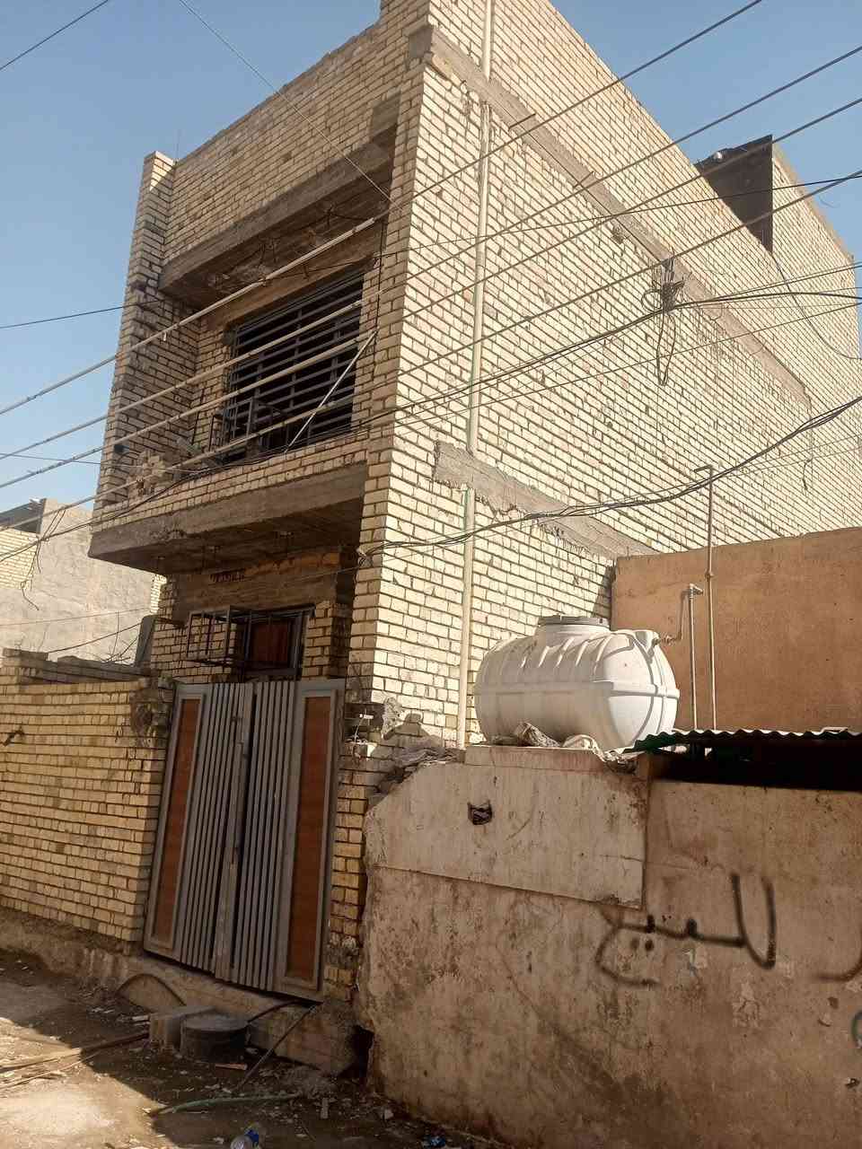 السلام وعليكم دار هيكل زراعي سند 25مساحته 100م واجهه خمسة ونزال عشرين بناء طابوك 2026 رفت ارتفاع عن الشارع 60سم @يتكون الدار من مدخلين صاله+ أربع غرف نوم+ ومطبخ + واربع حمامات المنطقه مخدومه من كهرباء وماء ومجاري عنوان الدار شهداء البياع قرب حسينية الحسن العسكري عليه السلام أو متوسطة البحتري أي استفسار رقم الهاتف
***********

***********

السعر بعد الإتصال 

ملاحظه 

بوب وشبابيك درجة اولى فصال هنكلان 

السطح كامل من لبخ وشتايكر 

تأسيس كربائيات كامله 

تأسيس كامرات كامل 

النواقص 

لبخ /وبياض/أرضيات

السلام وعليكم دار هيكل زراعي سند 25مساحته 100م واجهه خمسة ونزال عشرين بناء طابوك 2026 رفت ارتفاع عن الشارع 60سم @يتكون الدار من مدخلين صاله+ أربع غرف نوم+ ومطبخ + واربع حمامات المنطقه مخدومه من كهرباء وماء ومجاري عنوان الدار شهداء البياع قرب حسينية الحسن العسكري عليه السلام أو متوسطة البحتري أي استفسار رقم الهاتف
