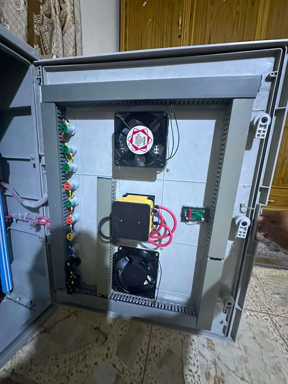 بورد ثلاث خطوط مع خاصية تشغيل سبالت مع مراوح سحب ودفع الهواء وسويج طوارئ مع ثنين قاطع هواى وطنية ومولد 

للاستفسار الاتصال ع الواتساب فقط 

***********
