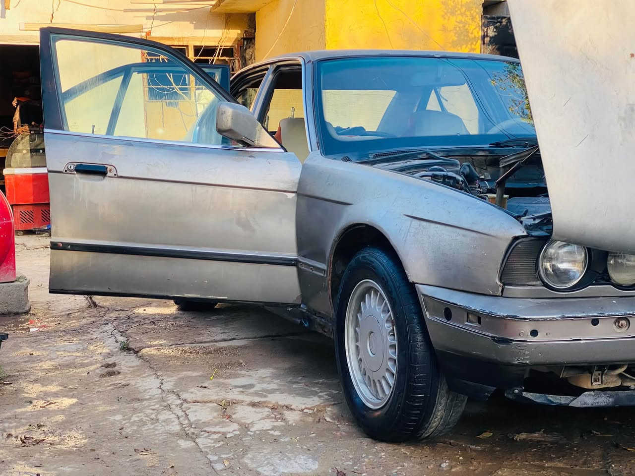 للبيع بي ام 525 مكينه جديده كير جديد داخل نظيف سياره حلوه صاحبه ما اندله اتكفل كلشي سرقه عشاير سعر 18 ورقه ***********واتس 
***********اتصال
