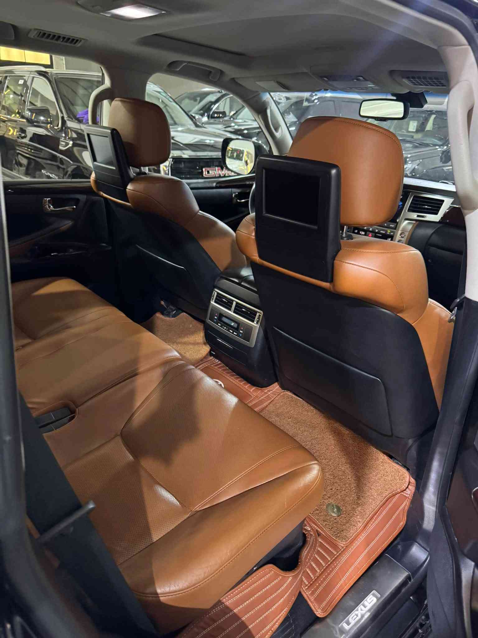 LX570  

2015   

SPORT        

BREMI

V8

5.7L

……………………………………………………………………………….

لئکزس

2015     أسود         

 

داخل    مشمشي

………………………………………………………………………………

مواصفات

معروف 

سبورت   

بريمي            

……………………………………………………………………………….

ماشیة

 

127           الالف

الالف    حقيقی    شرط

………………………………………………………………………………

مال    استغدام    شخصیة

مال   جناي

………………………………………………………………………………

2    قطعة    صبغ

جاملغ     خلفي    سکن

باب     خلفي     سکن

………………………………………………………………………………

بدون    دواخل

بدون    تبديل

……………………………………………………………………………….

السیارة        بأسمي

نفس   الیوم    الحول    بأسمك

رقم     جدیدة

سنویة    جدیدة

……………………………………………………………………………….

مکان          اربيل

معرض       جوهر

……………………………………………………………………………….

    
420                         وەرەقە
  

  

……………………………………………………………………………….

***********

(     واتس     اب       بي      )
