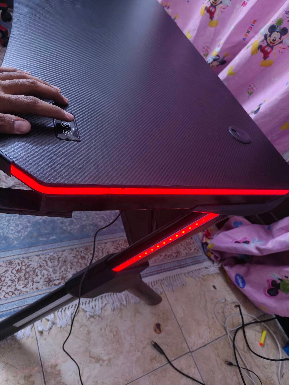 ميز مكتبي • قاعدة المنيوم • ٣ منافذ USB