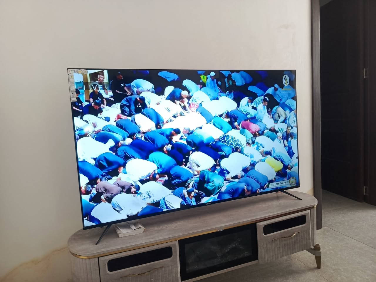 شاشه اتوقع حجم65بدون كارتونه سعره500وبيه مجال بسيط مكاني الغزاليه شارع60 رقمي *********** وتساب
