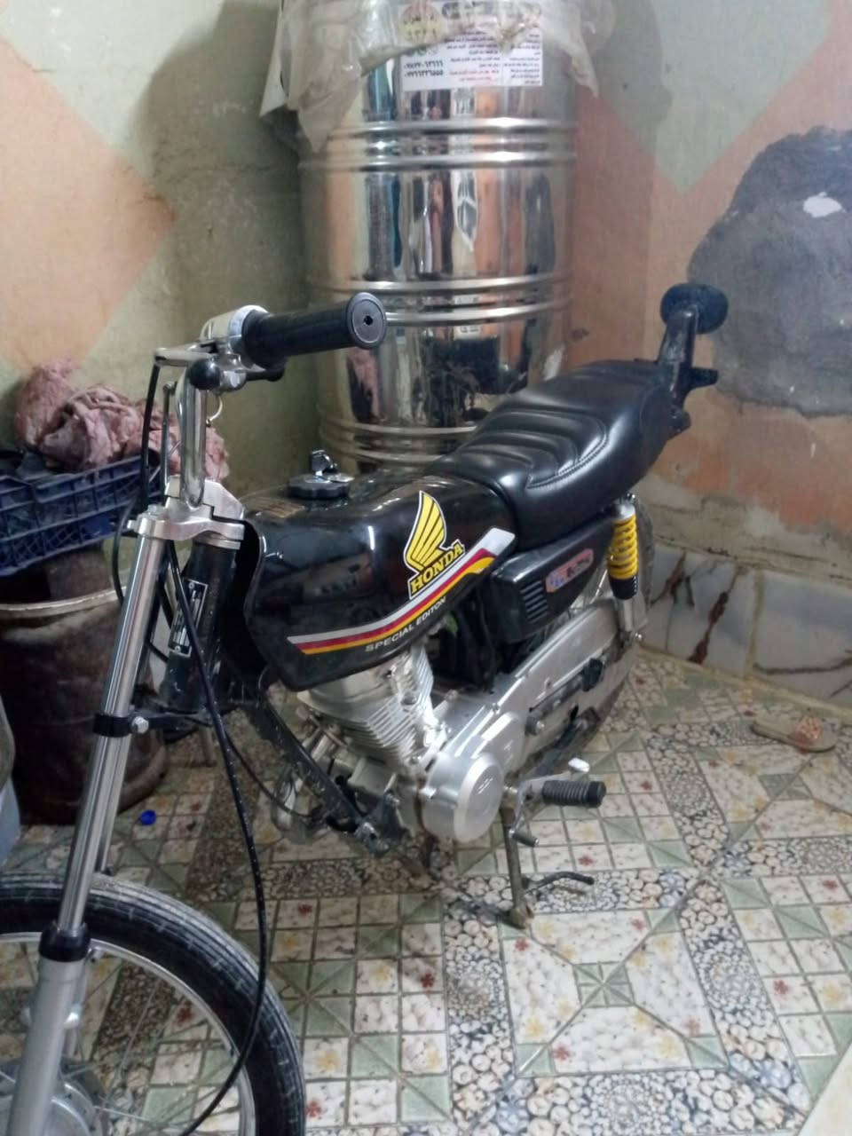 نأمه حـربي شلامجه ڪأمله الدراجه دراجه حلوه ونضيفه اوراق سڪنر
دراجه عوزهه بس خيال يصعدهه مابيهه اي نقص 
مكاني بل القاسم 
وهاذه رقمي ‏‪***********‬‏
سعر 600وبيهه مجال 
والموشري خيطلع كبل
