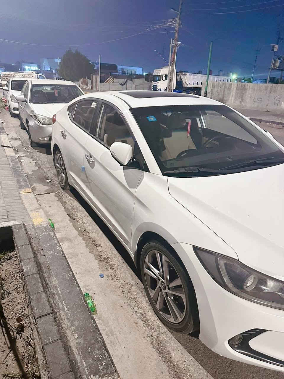 السلام عليكم
النترا موديل 18 خليجي جديده حيل كفاله عامه من التبديل والصبغ بيهه بارد فقط رقم بصرة الجديد بأسمي تحويل ثاني يوم فول مواصفات عدا البصمه تبريد قطعتين فتحه تحكمات السياره جديده السياره  السعر 135وبيه مجال قليل رقم الهاتف *********** البصره / القبله
