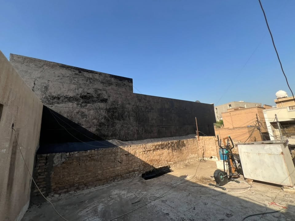 من رخصة الادمن 
خلفة صبغ متفرغ لعمل كافة الاصباغ الداخلية والخارجية
ومانع الرطوبة والابواب والشبابيك 
***********
