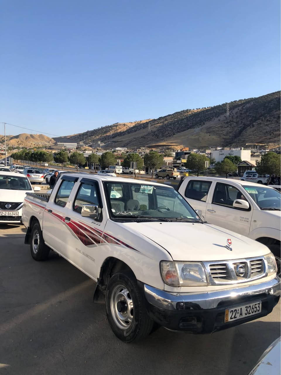 پیکاب نیسان 2001 کابرێتە ڕەقەم هەولێر 
سەنەوی نوێیە تاوەکو 2030
تەبرید و پاوەر 
خازخ  و بەنزین گێڕ و مەکینە بەشەرت 
سبوخی نیە تەنها هەنێک کارتی هەیە  
جەمپەکی بجوکی پێشەوەی هەیە تەنها شوێنی قفلەی بۆنیتی گرتوە کارتی لەسەر دراوە    
سیارەکە نمونەیە لە جوانی  
سحری خوار هەموو بازاڕ (85) وەڕەقەو مەجالێکی برایانە
شوێن-سۆران -*********** سوران, أربيل
