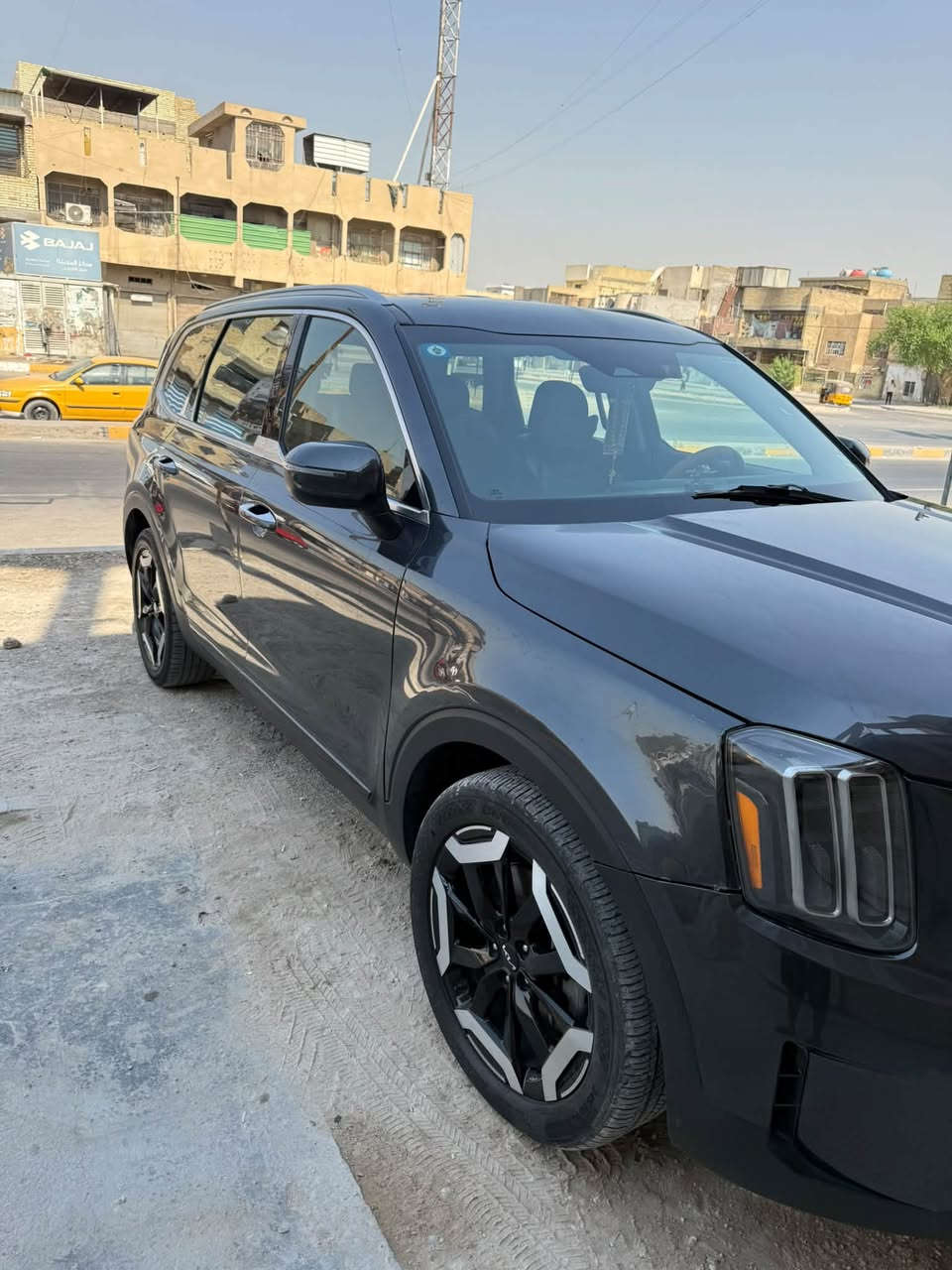 السلام عليكم كيا تولورايد موديل ٢٠٢٣ وارد امريكي حادثها بنيد مبدل الباب الخلف السايق مبدل خشم الشاصي بيه شويه بارد بدون صبغ ماشيه ٥٠ الف السياره مواصفاتها حلوه كشنات جلد شاشه كبيره المقاعد الخلفيه منفصله السعر ٢٣٥ اخواني اني مامتواجد عله الفيس مكاني بغداد العبيدي ***********
