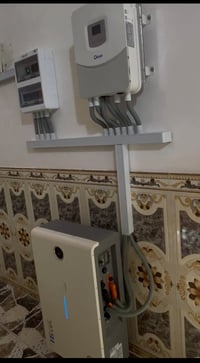 طاقة شمسية • انفرتر ٦٫٦kW • بطارية ١٦٫٧kWh