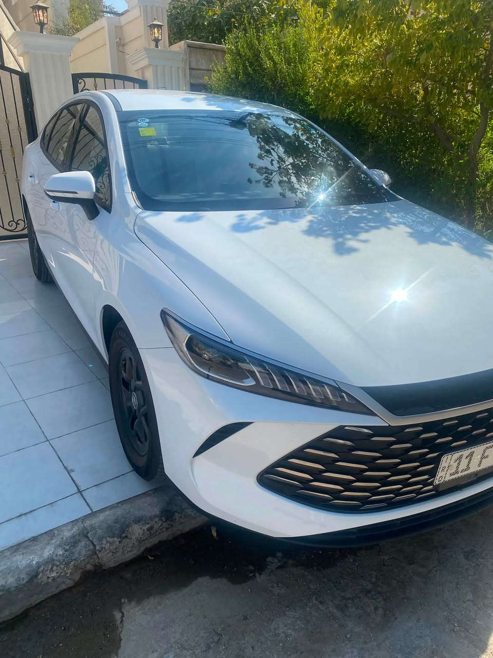 سلام عليكم BYD جن بلاس للبيع موديل2025 ماشيه 10 الاف الكلي بأسمي تحويل ثاني يوم بيها شخط بسيط باب السايق ورصعه خفيفه بالقماره فوك الجامه الاماميه مكفوله من الصبغ سياره جدا نظيفه على ايدي ماخذها زيرو 
السعر 18700 بيها مجال بسيط الشراي يتصل عنواني حي العدل ***********  غير متواجد عالفيس
