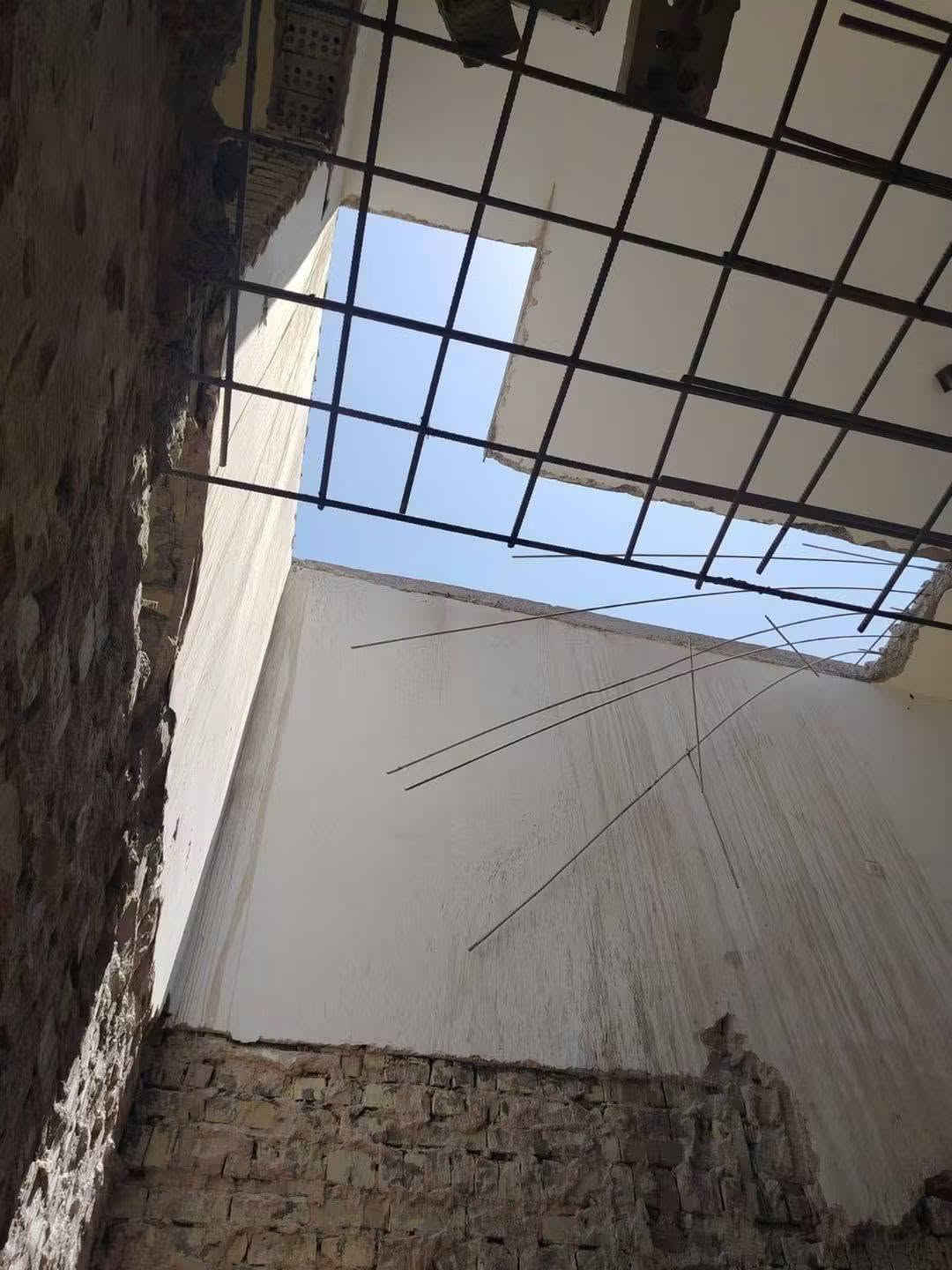 تريد احد يرمم بيتك؟
نحن في كادر طور منزلك نؤمن بأن الترميم ليس مجرد إصلاح، بل هو فن لإعادة الحياة إلى منزلك. نقدم خدمات ترميم متكاملة بأعلى معايير الجودة، بدءًا من التقييم الدقيق للمشاكل وحتى التنفيذ المتقن. فريقنا المتخصص يمتلك الخبرة والكفاءة اللازمة للتعامل مع كافة أنواع الترميمات، سواء كانت بسيطة أو معقدة. نستخدم أحدث التقنيات والمواد لضمان تحقيق أفضل النتائج التي تدوم طويلًا. تواصلوا معنا  للتواصل يرجى ارسال رسالة او الاتصال على الواتسا***********واتساب 
اعمالنا في بغداد فقط
