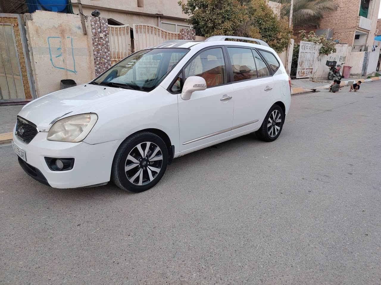 كيا كارنز خليجي موديل 2011 بأسمي  مكينة 2000 دوش فول مواصفات سبعة راكب مري شفط تبريد خلفي حساس خلفي فتحة سقف غرفته جديدة تبريد ثلج سونار داخل المنشور بيه صبغ أثر شخوط بصيطة سيارة جديدة مال جني مكاني ديالى بعقوبة التحرير مراوس حسب القناعة للاستفسار *********** //***********
