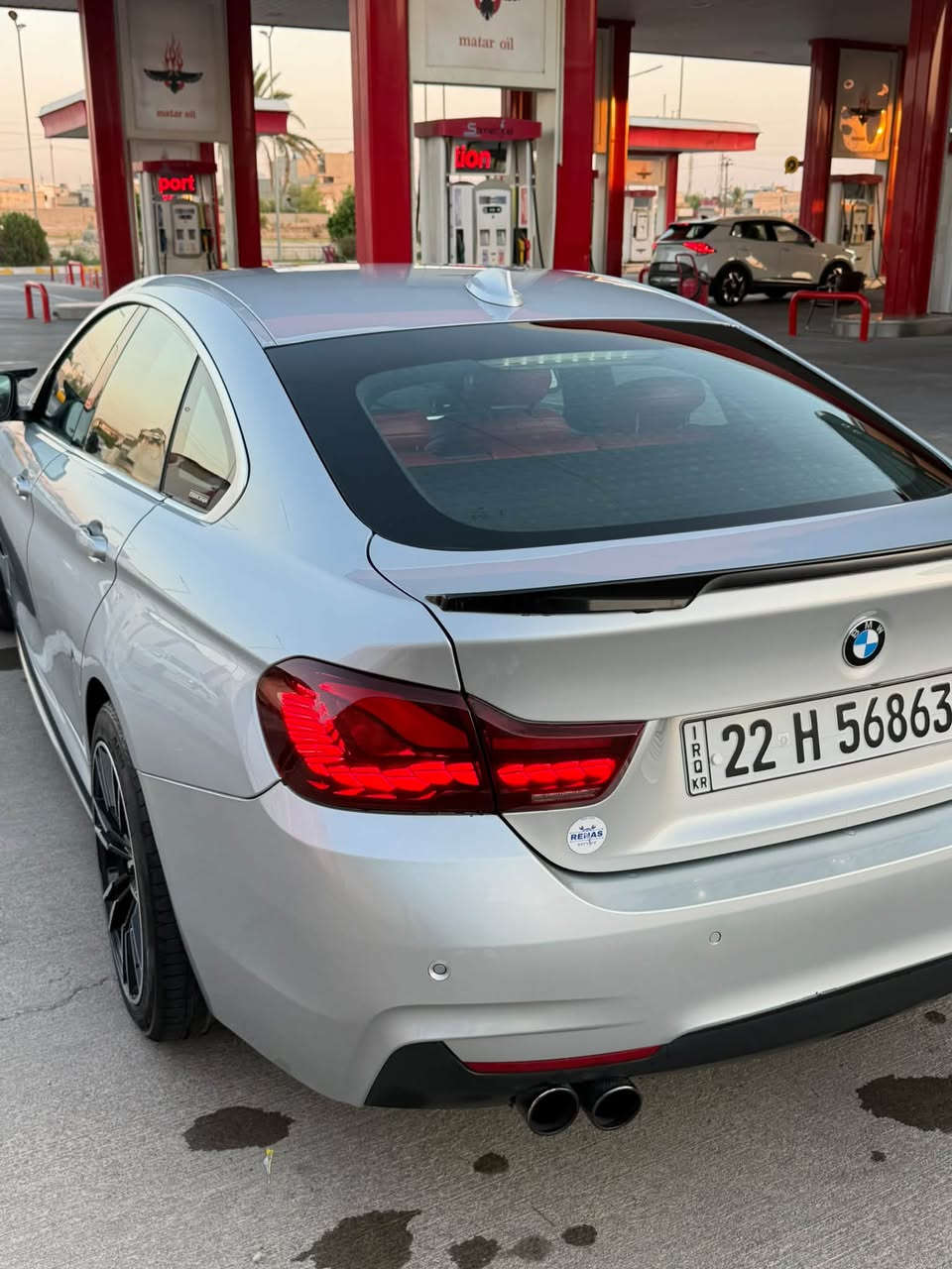 شوف هاي اجدد 430i حتشوفها
اربع بيبان داخل احمر جلد كشن بي 8 تحكمات والكشن وميموري 
يعني اعلى مواصفات ب فئتها 
انطيك كفالة كير ومحرك وكهربائيات كلشي شركة وصدر جديد وحدايدية جديدة شركة لا مصلحة ولا معمرة كفالة عامة 
بيها جاملغ وربع باب يعني ضربتها قطعة وربع 

كلشي بيها شغال ومكفول وماشية 68 الف حقيقي افحص كمبيوتر 

من انضف السيارات بالعراق موديل 2017 السيارة m باكج 
حتى دسكات جديدة كلشي ماتصرف عليها 
يرادلها بس كشن السايق الجلد مالته تعبان يحتاجلة ترتيب ومشط الستيرن بين طقة خفيفة كلش يمشيك سنتين بالميت 

مداور وتحويل باي وقت يعجبك 

معروضة 198 ورقة 
عليها غرامات ب 6 اوراق اني ادفعهن مكاناها بغداد الجادرية 
محرك 4 سلندر توين تيربون بحياتها ما مشتمة بانزين عادي كلة سوبر ومحسن 

واستخدام سيارة ثانية يعني استخدام قليل 

***********

وبعد مواصفات بيها 

تحكمات سيترين تبريد قطعتين وكل جهة تبريدها منفصل والتبريد ثلج ثلج 

حساسات 360 وسماعات هارمن كاردن 

وعلها باب كورن stage 1
شاشة 
السيارة مابيها ولا مسج 

دهن مبدل البارحة 

فتح ابواب وجامات عن بعد 
صندوق كهرباء 

مرايات شفط 

كتالوك السيارة مال الشركة موجود 

طفاية ومعداتها الاصلية كلشي مال الشركة 

حادثها قطعة وحدة من امريكا 
والسيارة كاصيها ب اربع شدات
