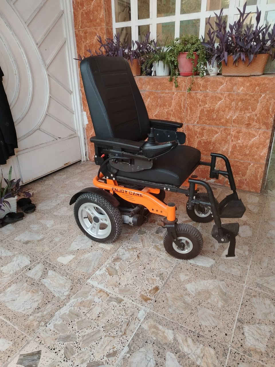 السلام عليكم للبيع عربانه كهربائي اخو الجديد مستعمله كلش قليل السعر 550 الف عنواني كركوك حي الواسطي للاتصال فقط على الرقم ***********
