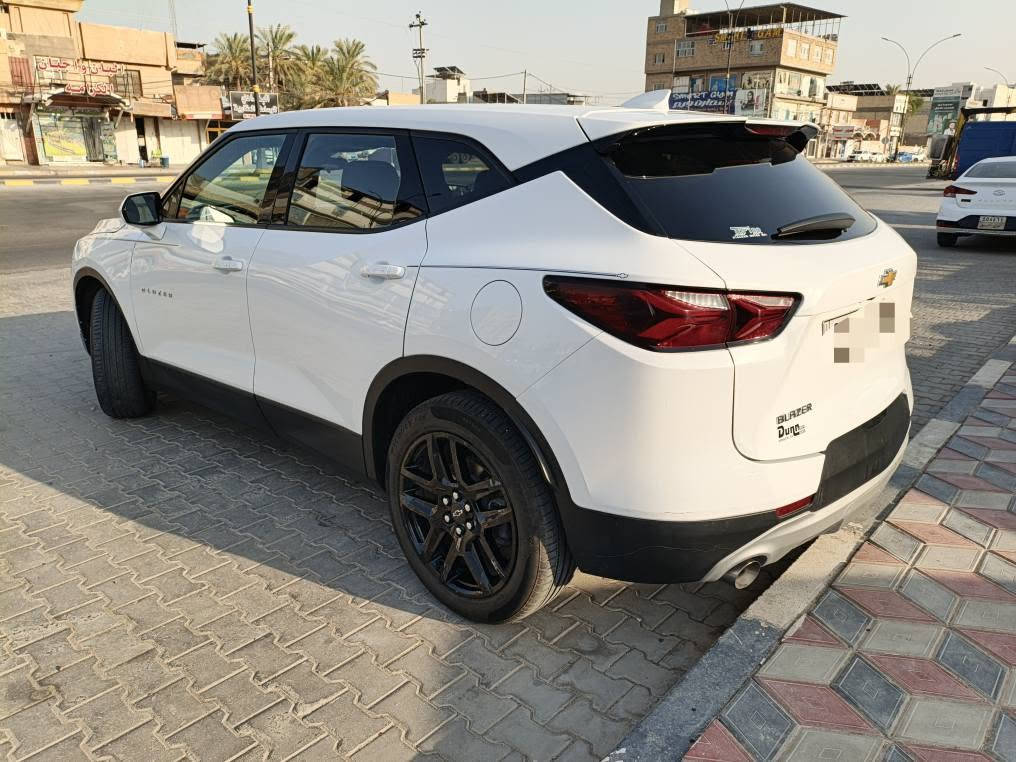 بلايزر 2021 رقم اربيل الجديد حادثها بنيد فقط 

✅ بيع أو مراوس ✅ 0
مواصفاتها: 
6 سلندر 3600 المرغوب 
3 انضمة قياده ( نورمال - سبورت - جليد )
تحديد مسار 
Auto stop. 
سايد بريد دكمه
رادار 
كروس سرعه متفاعل 
شاشه بلادي ابل كار بلي واندرويد اوتو 
كامره دواره 
منفذ شحن امامي خلفي 
تبريد قطعتين امامي خلفي منفصل 
كشن السايق كهرباء 
4 دكم الجام اوتو 

السيارة بيها تخم تاير جديد و منضومة تبريد جديده تبريد ثلج 
مكاني نجف //  *********** اتصل وبيك خير وتدلل النجف, العراق

