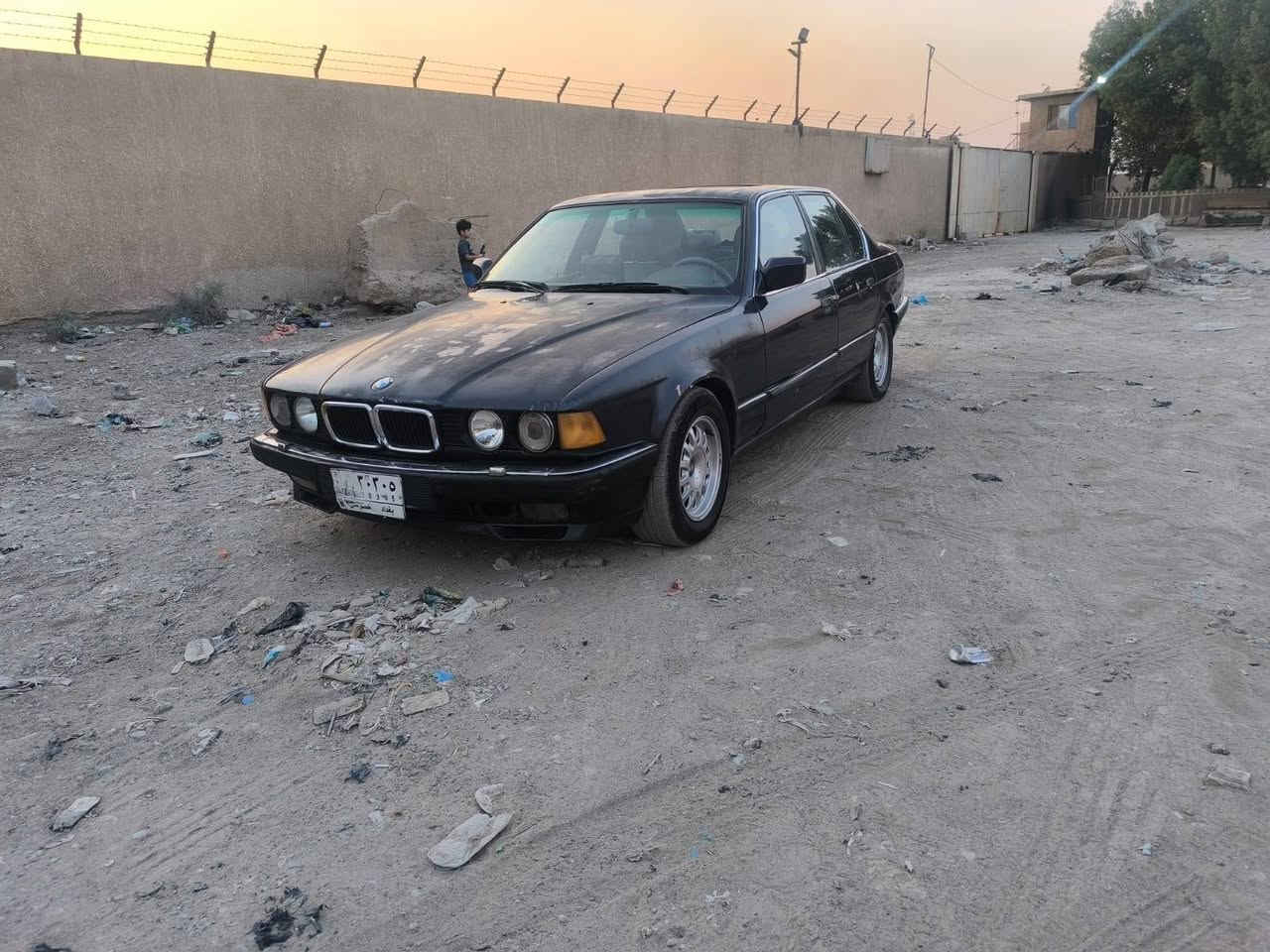 للبيع بيئم موديل 92 رقم بغداد حجم 740 8 مسكر لون نيلي السعر 45$ *********** فول مواصفات محرك وكير حاويه جديد لا ضربة ولا خياس ولا تبديل فتحة سلايت حداده خلفي امامي جيد جدا تخم تاير تخم ويل صقر دواخل لونين جلد كشنات كهربائيه سنتر لوك كهربائيات كلهه شغاله مكاني بغداد
