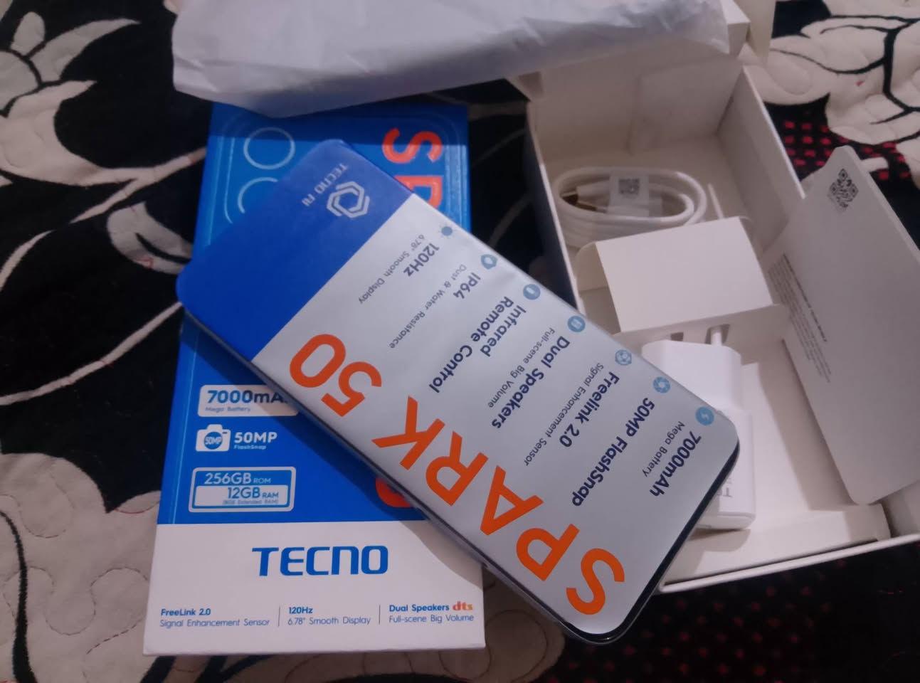 السلام عليكم TECNO SPARK 50
البيع جديد جديد سعر 250  الشعب حي البساتين غير متواجد على فيس بوك شراي يتصل ***********
