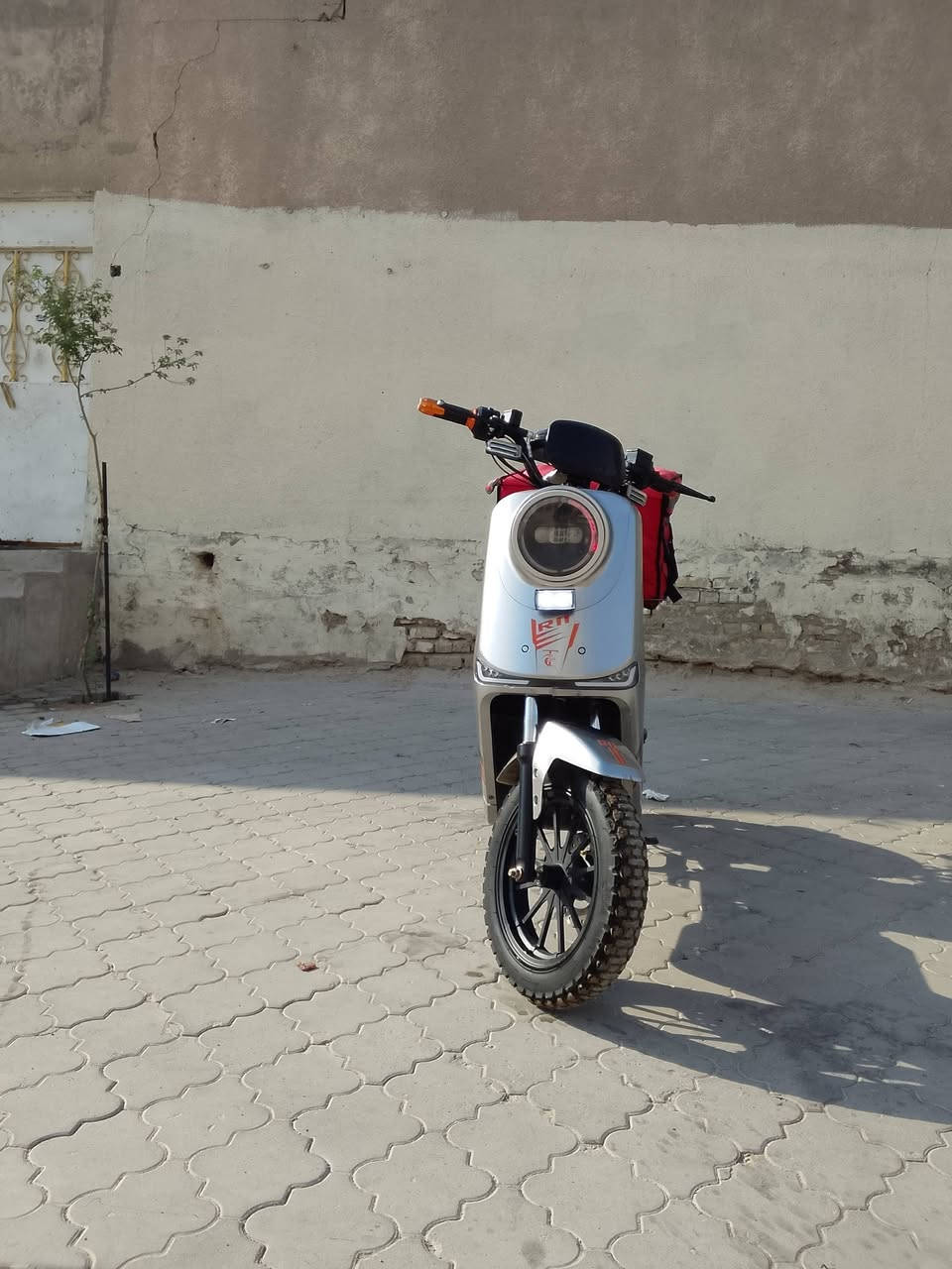 دراجةR11شركة براند الدراجة مستعمله شهر ونص فقط الدراجة مزوده من الشركه ملف الفين رياضي سرعة  بي فتحات تهوية سرعة الدراجة الحقيقي90 الويل الامامي مزود والتاير جبلي بلاد الدراجة نضيفه وستعمال قليل قفله650الف *********** هذا رقمي المكان بصرة زبير📍
