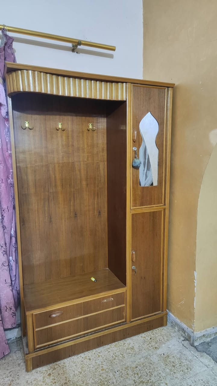 غرفه نجاره خشب نظيفه
جربايه
كنتور ٦ بيبان
زاوية ملابس
مرايه ضخمه
رقم الهاتف ***********
