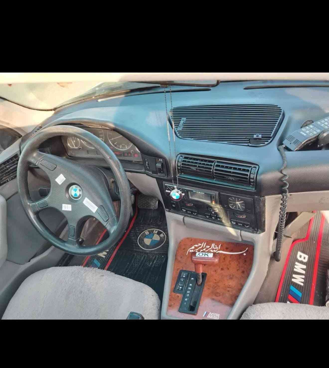 BMW 1990 525
ئاڕم پلاستیک هەولێر بەشەرتی گێڕ و مەکینە ئاڕم موس و بڕاوە ئەوەلیات بەشەرت 
بێدەعم بۆیاخی عام لەسەر ساغی 
دووجام کارەبا 
سڵاید 
چوار تایە لۆکی لەژێرایە 
ساڵۆنسای تازە گۆڕاوە سپۆڕت 
تەبرید 
مەکینەی525 کەپس بێ بوخار 
ناوی لەدەری جوانترە ناوی کراوە بەڕەش

٤٤ گەڵاو معامەلەکی برایانە 
سلیمانی 
*********** السليمانية, العراق
