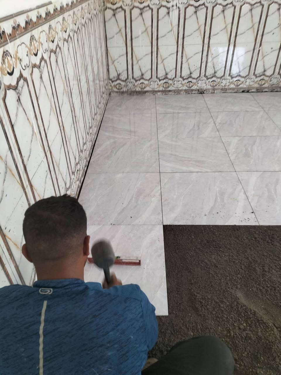 خلفة سيراميك متفرغ حاليا كربلاء طويريج لعمل متر وكرستة اوعمل ***********شرط درجة اولى
