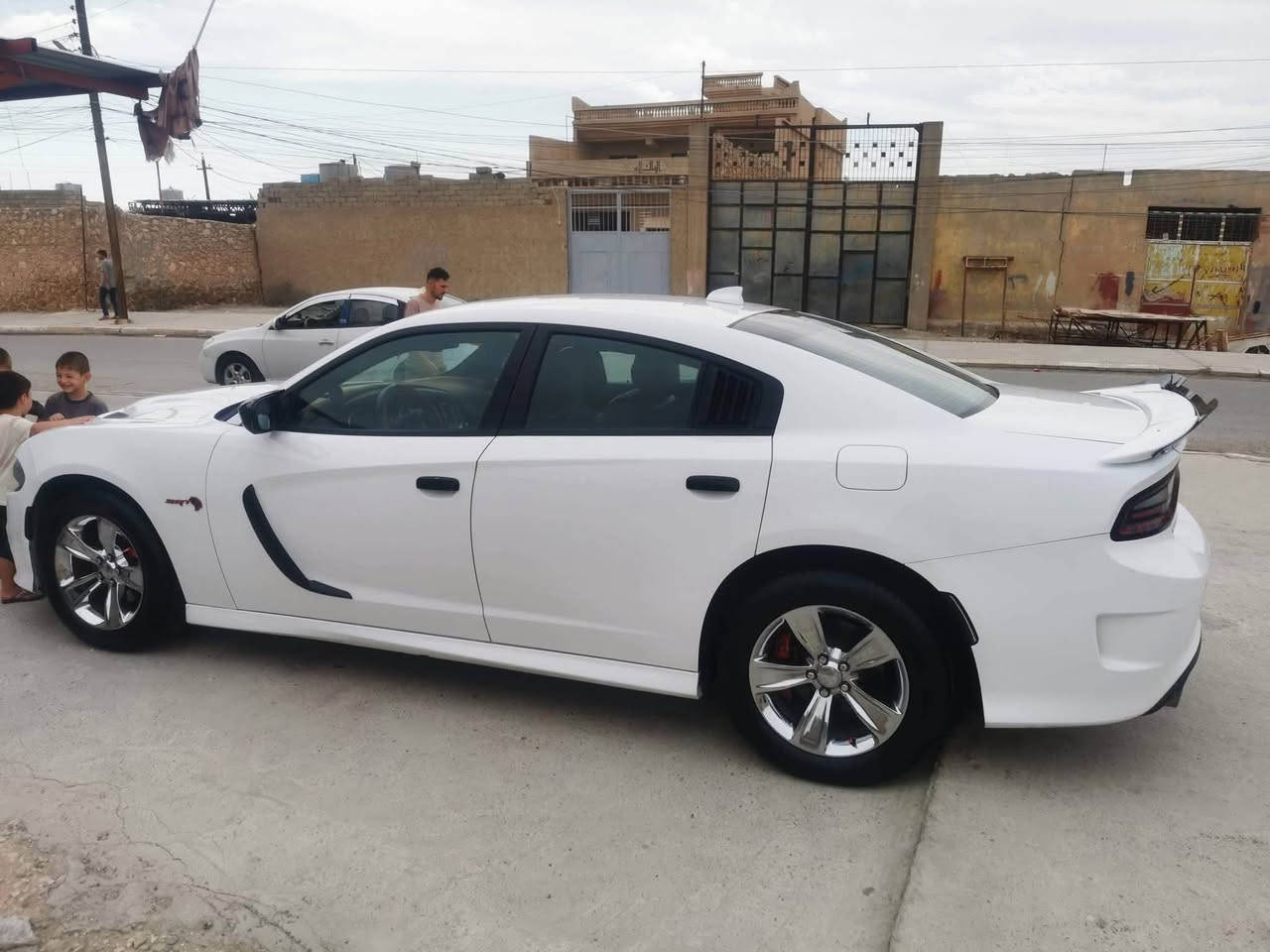 سلام عليكم
للبيع  سعر( 160 ) 
 موديل ٢٠١٦ SXT
محرك 6  3.6
سياره نضيفه  ومحدثثsrt
مامتعوب ومشيته قليل
119.000 ميل
محرك والكير شرط حالة شركه لا فتح ولا تصليح 
تو ويل 
موصفات معروفه
فول ماعده سلايت
شاشه جبيره
شفتات بالستيرن
مقاعد هيتر 
تشغيل عن بعد
جارجر معروف موصفات
سياره شخصي وسنويه بسمي شخصي 
لوحات بغداد مشروع وطني وين ماتحب تكدر تحول السياره
ضرر السياره (سونار  موجود بالمنشوره)

***********  واتساب او تصال

نص مكتوب في الصور:
- GOOD TASTE I LOVE IT 100%
