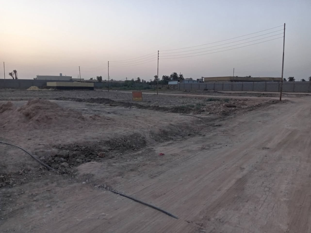 السلام عليكم قطعه 300متر طابو اسهم تحويل مباشر على طريق السفينه خلف ثانويت الواثق قطعه بيه بتلو 200متر و100حديقه تصير ماء كهرباء متوفر ركن على شارعين شوارع حلوء نضاميه السعر 35وبيه مجال اشاراي ينتصل ***********
