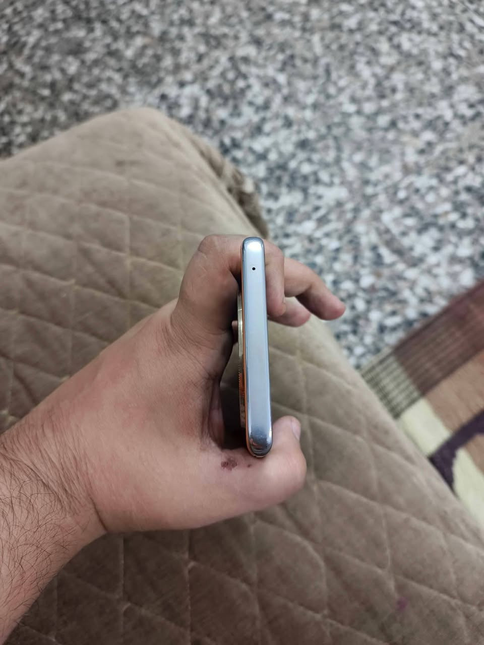 سلام عليكم هونر x9b أرجو قراءة منشور جهاز بي فطر بلشاشه طويل فطر موضح بل صوره وجهاز فلاش ما يشتغل وجهاز كاميرا اماميه طاب بيه وصخ وجهاز لباقي كله شغال سيمكارت أو نت أو شريحة كله شغال بدون ملحقات أعيد وكرر بدون ملحقات فقط جهاز مكاني بغداد مدينه صدر ورقم *********** وسعره  نار 🔥🔥🔥ب175 قفل وعندي توصيل لجميع محافظات العراق فقط بعربون مال توصيل
