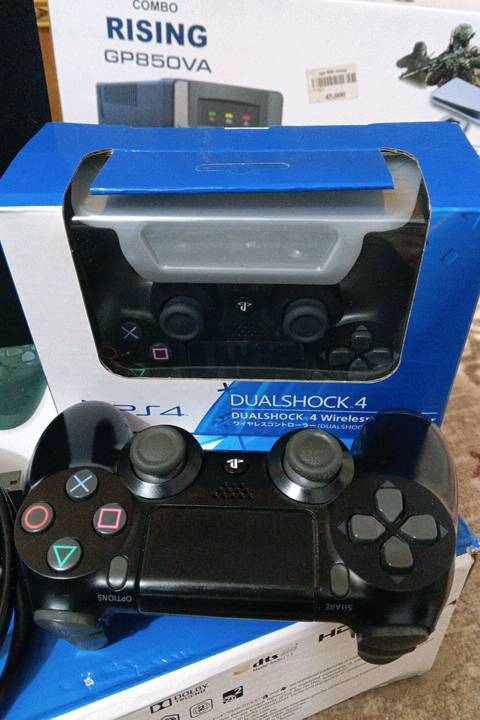 🎮 مرحبا بلاي  4 للبيع 🎮
ذاكرة 512GB
✅ نضيف 100%
✅ مفحوص وجاهز للتشغيل
✅ بضمان
✅ وياه كامل ملحقاته
✅ يدين تحكم
✅ كيبلات الجهاز
✅ لعبة ببجيPUBG
✅ وياه UPS للحماية من انقطاع وتذبذب الكهرباء.  📍 العنوان: بابل المسيب
💰 السعر: _300
📞 الرقم: _واتساب ***********