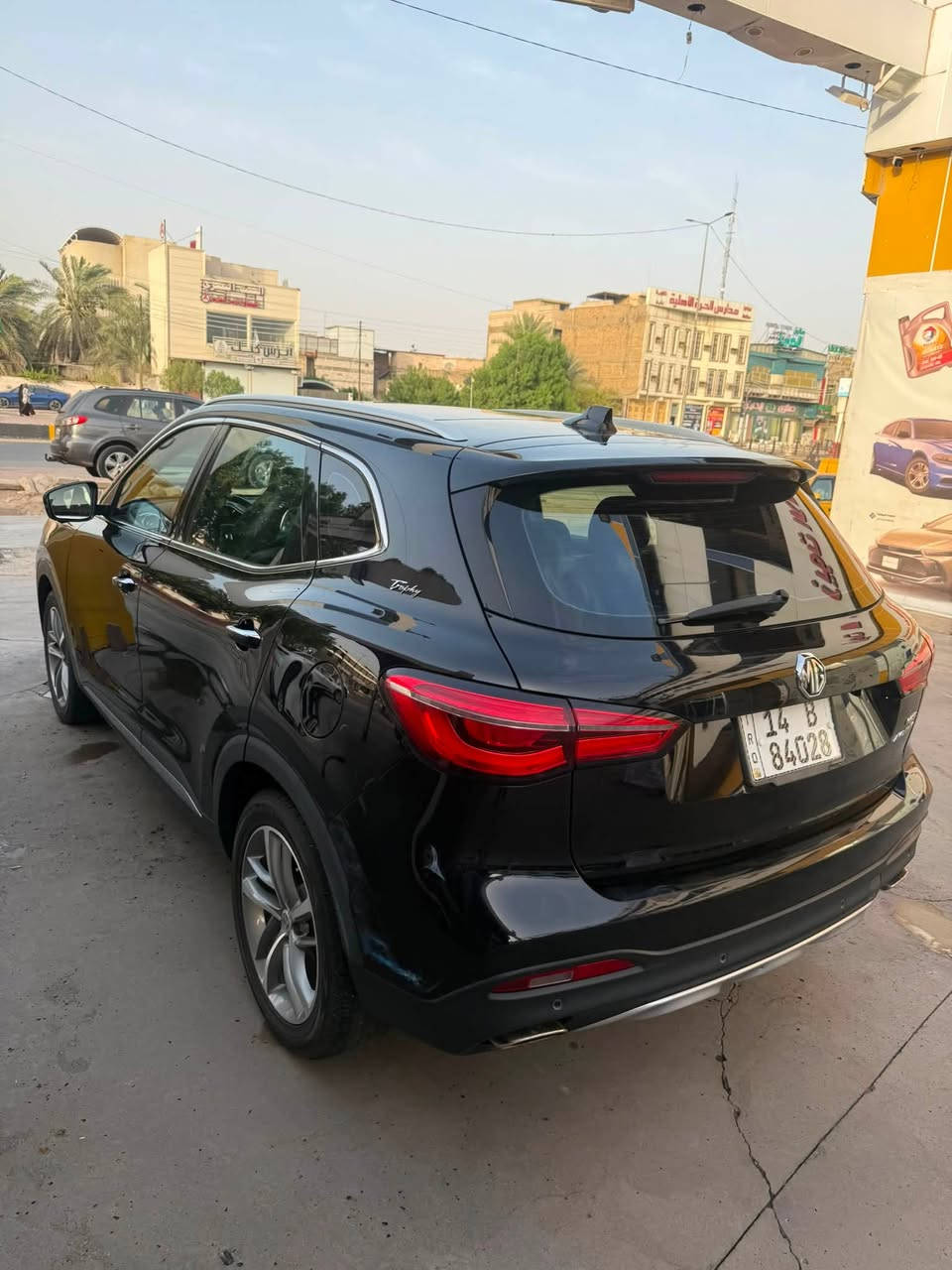 🏆 للبيع MG HS TROPHY 2.0 TURBO AWD –مديل 2023  🔥
فل أوبشن | أعلى فئة | ر

اعلى فئه MG HS TROPHY 2.0 Turbo AWD موديل 2023، ، بمواصفات عالية جدًا وتجهيزات فئة TROPHY الرياضية.

السيارة تجمع بين قوة محرك 2.0 Turbo + نظام الدفع الرباعي AWD حسب اختيارك + الفخامة + أنظمة الأمان المتقدمة، مع واحدة من أجمل المقصورات الداخلية في فئتها.

📋 معلومات السيارة

🚘 MG HS TROPHY
مديل 2023 

⚙️ 2.0 Turbo – 4 Cylinders

🔥 نظام دفع رباعي AWD او ثنائي

🔄 ناقل حركة أوتوماتيك DCT دبل كليتش

📊 العداد:71  كم

⛽ بنزين

👥 5 ركاب

⭐ المواصفات والتجهيزات

🔥 المحرك والأداء

• محرك 2.0 Turbo قوي

• أوضاع قيادة متعددة

• وضع Super Sport

• Paddle Shifters خلف المقود (شفتات كير)

• نظام الثبات الإلكتروني ESC

• Traction Control

• Hill Hold

• نظام مراقبة ضغط الإطارات

🛡️ الأمان ومساعدة السائق

• كاميرا 360°

• حساسات أمامية وخلفية

• Blind Spot Monitoring

• Lane Keep Assist

• Lane Departure Warning

• Adaptive Cruise Control

• Forward Collision Warning

• Autonomous Emergency Braking

• مثبت سرعة

• 6 وسائد هوائية

• ABS + EBD

• Electronic Stability Control

❤️🖤 المقصورة الداخلية

• فرش جلد رياضي أحمر وأسود TROPHY الماني 

• مقاعد أمامية كهربائية

• تدفئة المقاعد الأمامية 🔥

• مقاعد رياضية

• سقف بانوراما كهربائي 🌙

• إضاءة داخلية Ambient

• مقود متعدد الوظائف

• Paddle Shifters

• تكييف أوتوماتيك

• فتحات تكييف خلفية

• مسند يد أمامي وخلفي

• مقاعد خلفية قابلة للطي

• تطعيمات داخلية رياضية

• دواسات رياضية

📱 التكنولوجيا والترفيه

• شاشة وسطية 10.1 إنش

• شاشة عدادات رقمية 12.3 إنش

• Apple CarPlay

• Android Auto

• Bluetooth

• نظام صوتي

• USB

• تشغيل بصمة/زر

• دخول ذكي بدون مفتاح

• Smart Key

• تحكم صوتي ووظائف متعددة من المقود

🚘 التجهيزات الخارجية

• مصابيح LED

• DRL LED

• مصابيح خلفية LED

• سقف بانوراما

• صندوق خلفي كهربائي

• مرايا كهربائية قابلة للطي

• إشارات بالمرايا

• جنوط رياضية سوداء

• كاليبرات فرامل حمراء 🔴

• سبويلر خلفي

• تصميم TROPHY الرياضي

💎 ما يميز هذه السيارة تحديدًا

✅ TROPHY الأعلى تجهيزًا

✅ 2.0 Turbo وليس 1.5T

✅ AWD دفع رباعي

✅ كاميرا 360°

✅ مقاعد كهربائية ومدفأة

✅ سقف بانوراما

✅ باب خلفي كهربائي

✅ Adaptive Cruise + Blind Spot + Lane Keep

✅ داخلية TROPHY أحمر وأسود

✅ شاشات رقمية

✅ Apple CarPlay + Android Auto

✅

✅ السيارة قابلة للفحص الكامل.

للانصال : *********** متوفر واتساب ايضا

السعر :  127) وبيها مجال بسيط    سياره ب اسمي رقمها بصره مكاني بصره ابو صخير
