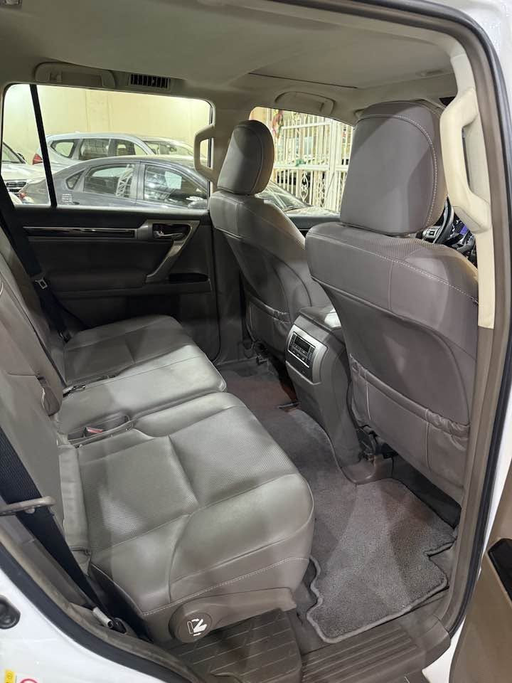 السلام عليكم
لكزز GX 4600 خليجي 
محرك 8 سلندر 
موديل2019 
مكفولة من بارد صبغ وتبديل و فتح حتة دعاميات و شخوط 
بصمات 2 
رقم اربيل بسمي تحويل + وكالة 
مواصفات 
جكات جوبلس
كيجات كتروني 
شاشات عدد 3
كشن ذاكرة 
ستيرن كهرباء 
لايت 4 عدسات زنون 
فتحة بل سقف 
سيارة فول مواصفات

للاستفسار اتصال 
***********

