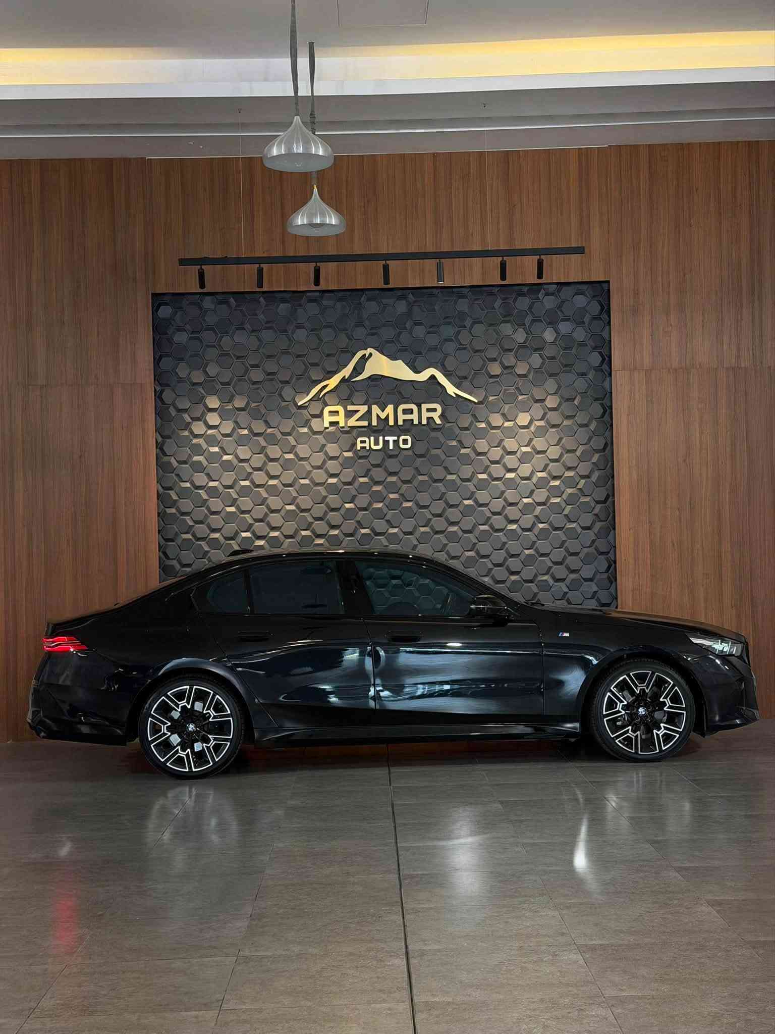 Bmw 520i M pro package خليجي🇩🇪
موديل: 2024 
وارد: خليجي ✅
دواخل :لدات كرستال
نضافة : سياره 100% 
السعر : 420$ ورقة

لوگژري:الفخافه🔱
مواصفات سياره فول 
دواخل احمر لون راقي
بانوراما
٥ بردات
7 مود تغير شاشات
شاشات ديجتل
لدات متنوع الخلفيات
اوتو بارك 
تحكم من الموبايل بلكامل
تحكم عبر التكلم بلكامل 
تنوع القياده ٦ مراحل
حساسات ٣٦٠ درجه
شاشه عربيه بلكامل
شاشة تبريد مركزي خلفي
صندوق كهرباء
رادارات امامي خلفي جوانب
كسنان مساج وخزن وكهرباء
ترحيبbmw
بيها شبر جاملغ خلفي صبغ بدون دواخل

سعر: 420$ ورقة
للاستفسار : ***********
العنوان : السليمانية المعارض الجديدة شركة ازمر اوتو معرض رقم ٣٤
