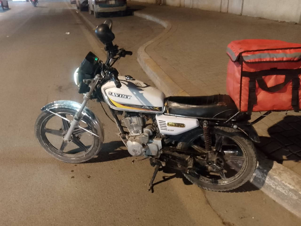 سيفان • كهربائيات • بدون اوراق