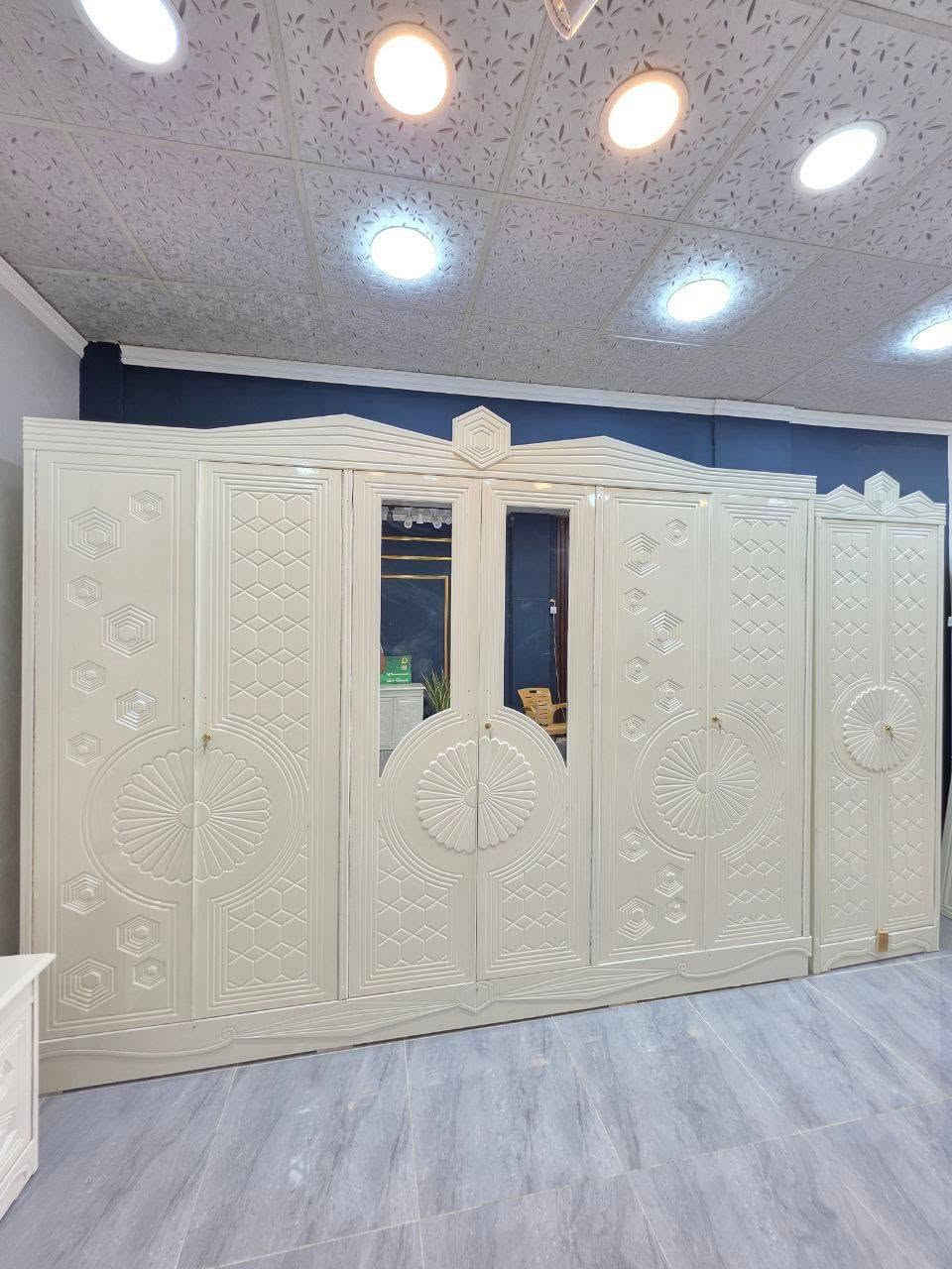 السلام عليكم غرفة عراقية تصميم تركي 6 بوب ارتفاع مترتين او 70  جديدة كلش ماخال اي ملابس  بيها تجي وشوف ابعينك ريحة النجاره بيها السعر مليون او ربع ***********0 غير متواجد عل فيس
