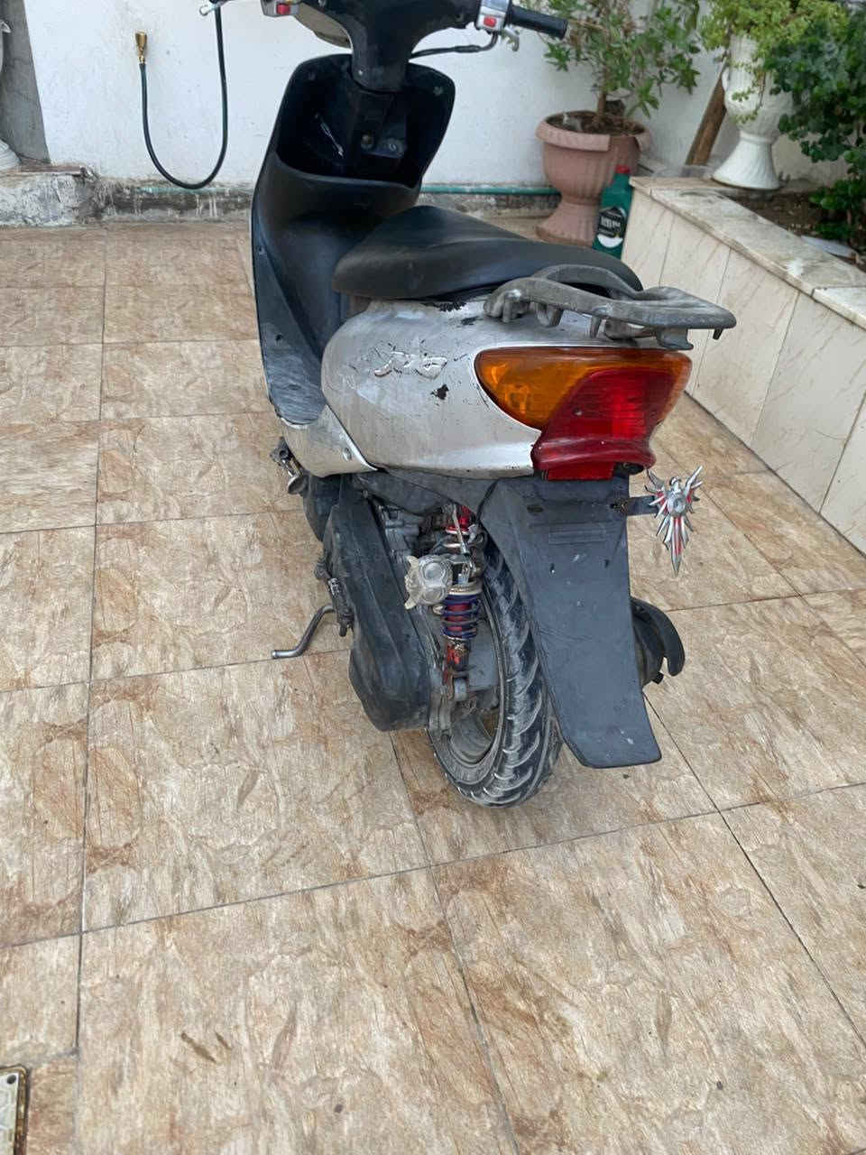 السلام عليكم دراجه عصفوريه 60دراجه كفاله جديده فقط كفراتها تعبانه دراجه حلوه  كهرباأيات شغاله نكره سلف وهندر تايرات جديد عنوان بغداد   رقم فقط واتساب *********** سعره 350 بيه مجال بسيط.
