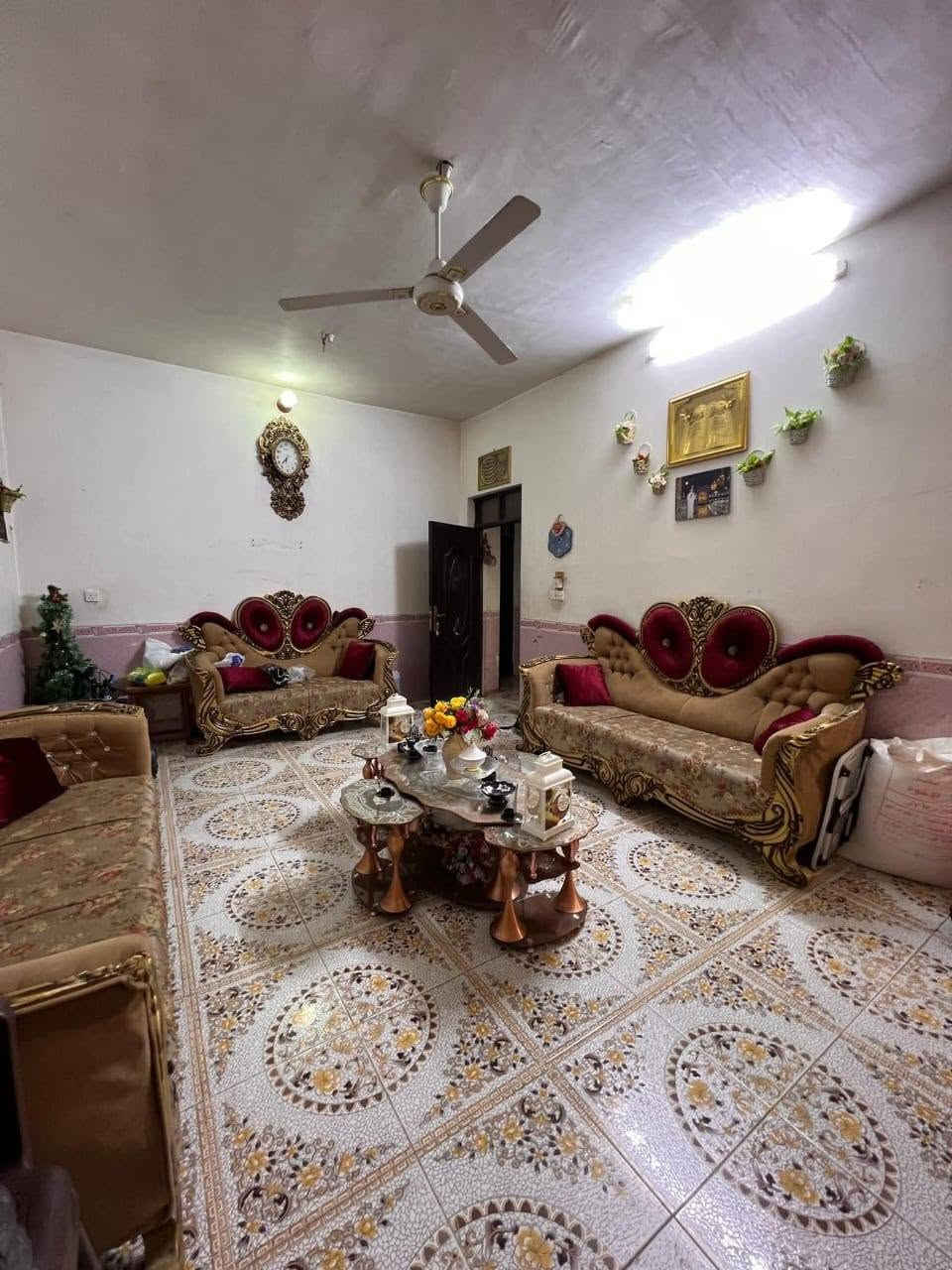 🏠 دار للبيع – الوردية
📍 الموقع: حلة – الوردية، خلف جامع حمزة العبود
▪️ دار طابقين
▪️ 5 غرف نوم
▪️ صالة واستقبال
▪️ مجمع صحيات داخلي وخارجي
▪️ مخزن
▪️ حديقة
📐 المساحة: 200 م²
💰 السعر: 60 مليون دينار ✅ يوجد مجال بسيط
📌 البيع مكاتبة فقط
📞 للتفاصيل والمراجعة: مكتب الوسيط
أو التواصل على الرقم ***********

