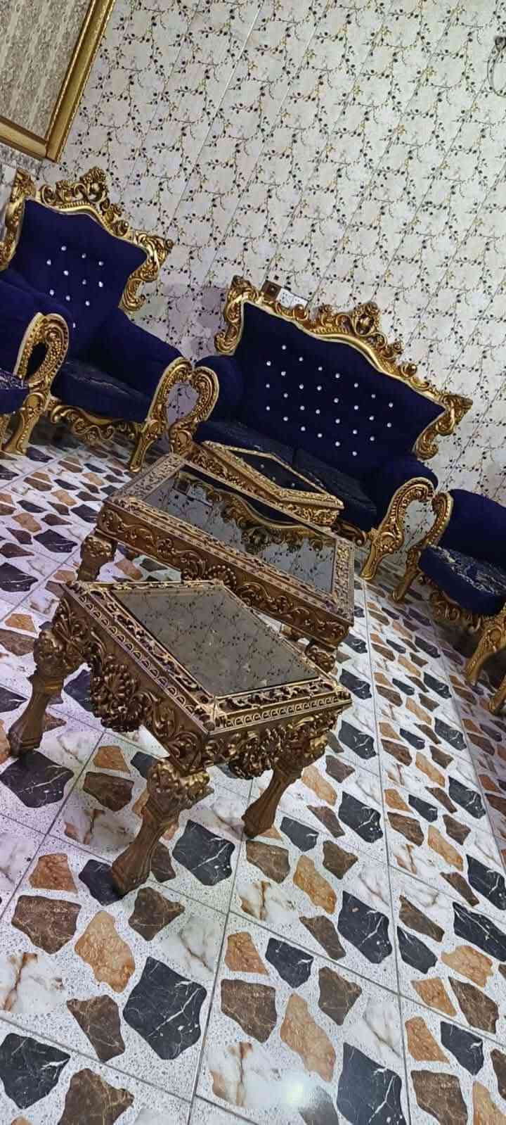 ملكي • ١٠ مقاعد • نضيف