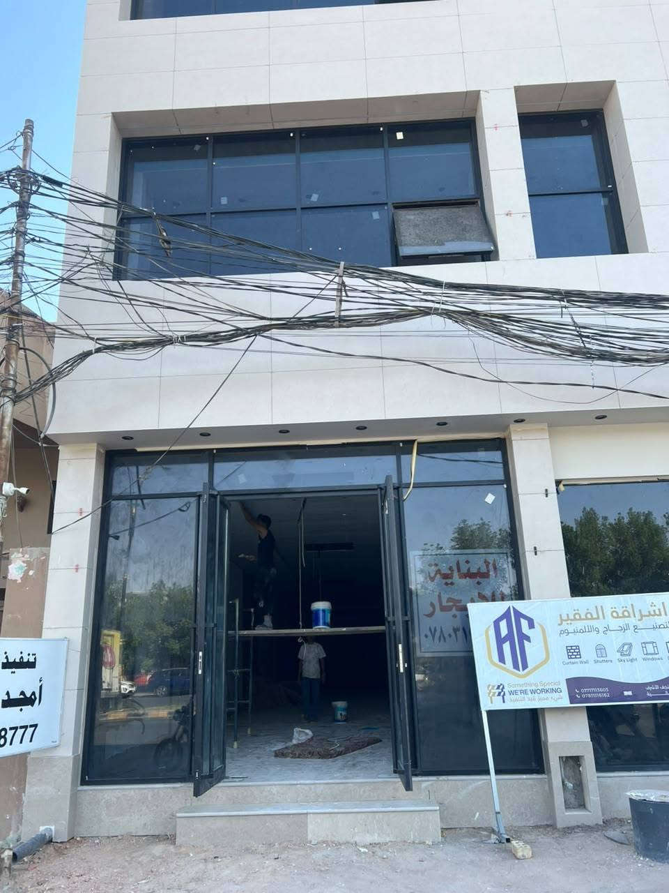 ‏بناية جديدة للايجار المساحة 315 متر مربع تتكون من ثلاثة طوابق تقع في حي الغدير شارع غدير كرامة للتواصل الاتصال على رقم  ***********
‏
