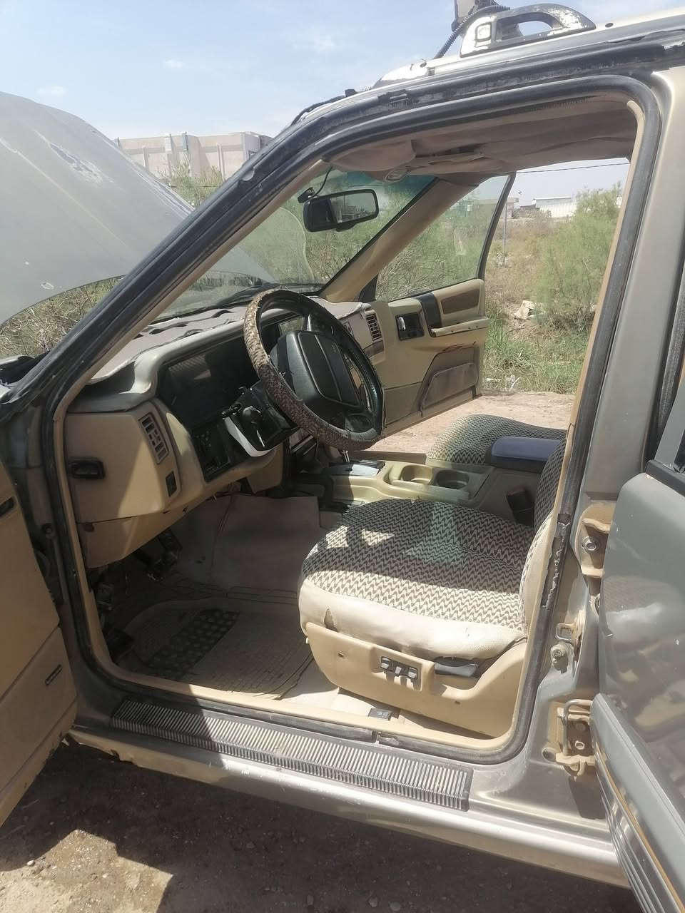 سلام عليكم جيب شيروكي رقم بغداد  موديل 95 مكينه فيفيتي  كير وتماتيك سياره جاهزه بيها ترتيبات  بسيطه  المالك موجود سياره بل الناصريه رايده45وبيه مجالل الاستفسار الاتصال على الرقم ‏‪***********‬‏
