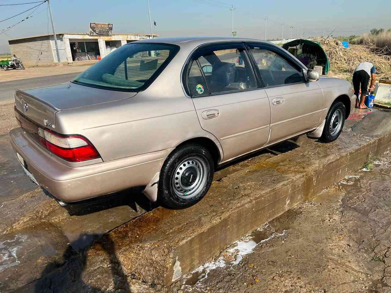 كورلاللبيع لون ذهبي موديل 1993تخم تاير كير محرك سياره نظيفه للاستفسار الاتصال على رقم ***********
