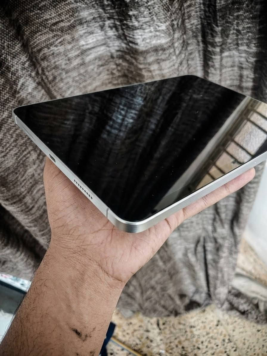 تاب ريد ماجيك استرا ذاكرة ٢٥٦ بيهة فطور بالبلازمة مال الشاشة فقط يعني ما امأثرة علي الشاشة او اللمس نهائيا والباقي كلة تمام موجود وياه الكارتونة والكيبل الاصلي فقط يعني الاغراض الاصلية 
رايدة ٥٠٠ الف قفل رجاءا الي ابالة اينقص الف لا ايتعب روحة راح ارجعة والله 
العنوان بغداد حي اور قرب فلكة صباح الخياط
رقمي ***********
