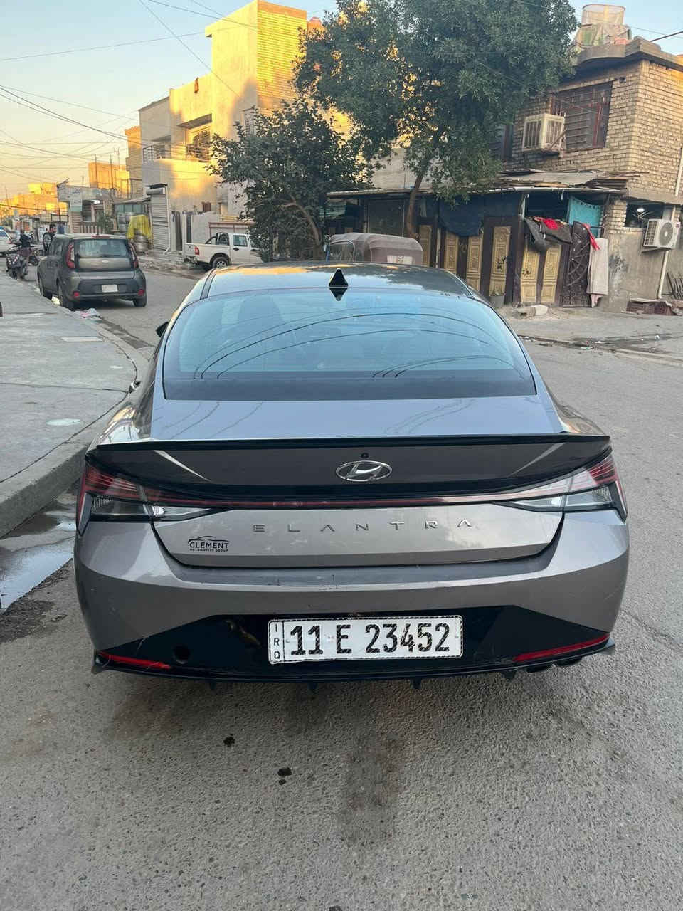 📣 للبيع: هيونداي إلنترا N Line 2022 وارد امريكي حادثها جاملغ فقط
أداء رياضي ✦ شكل أنيق ✦ قيادة ممتعة 
⚙️ المحرك:
• 1.6 لتر توربو
• قوة 201 حصان
• عزم 195 lb-ft
⚙️ ناقل الحركة:
• يدوي أو أوتوماتيك 7 سرعات DCT مزدوج القابض (اختياري)
⚡ نظام الدفع: أمامي (FWD)
⛽ استهلاك الوقود: اقتصادي ومناسب للاستخدام اليومي
✨ المميزات:
• تصميم خارجي رياضي بلمسات N Line
• جنط سبورت كبيرة وشبك أمامي مميز
• مقاعد رياضية مريحة
• شاشة لمس تدعم Apple CarPlay / Android Auto
• أنظمة أمان حديثة:
– تنبيه النقطة العمياء
– مساعد البقاء في المسار
📦 الداخلية:
• رحبة تتسع لـ 5 ركاب
• صندوق خلفي بمساحة جيدة
💡 مناسبة لمن يبحث عن سيارة سيدان تجمع بين الأداء العالي، الراحة، والشكل الرياضي مع صرفية وقود ممتازة.
📞 للتواصل والمعاينة:
 ***********

السيارة فول مواصفات فتحة وبصمة ورادرات امامي خلفي
