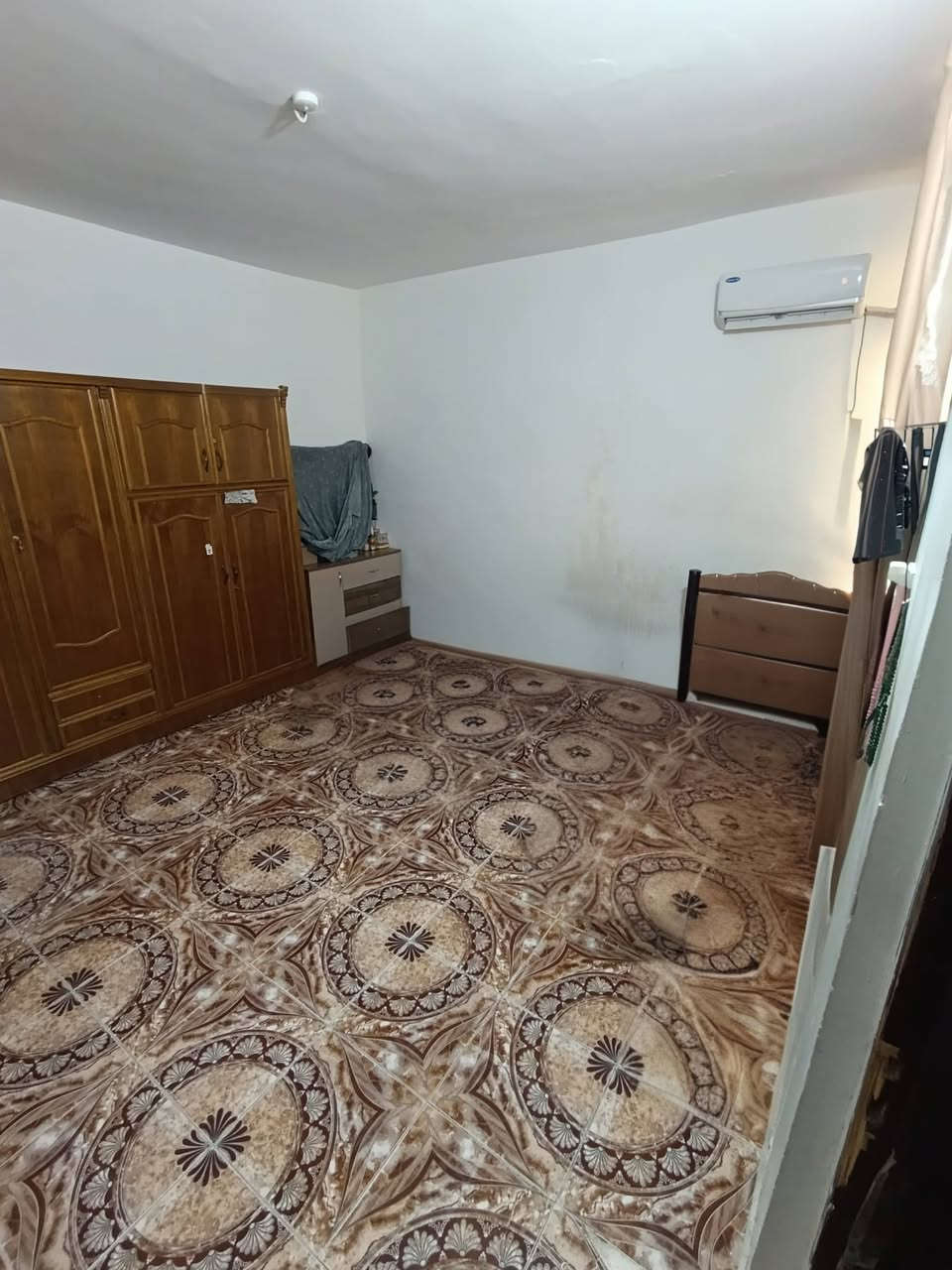 بيت 100 متر طابو صرف نزال 10 واجهه5
غرفتين صاله حمام مشترك  حولي ومطبخ بنفس الوقت
سطحين
***********
واتساب
