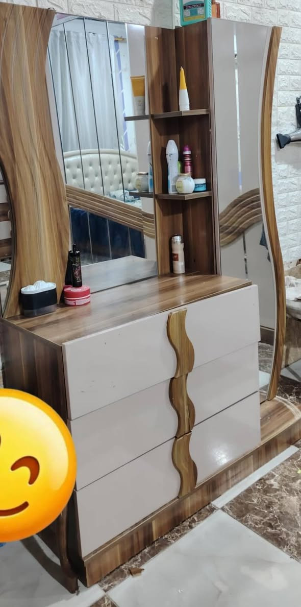سلام عليكم
بيع مستعجل. غرفه تركي. اخت جديده. ب٥٠٠ بيه ظرر مكانه نجف كامله
