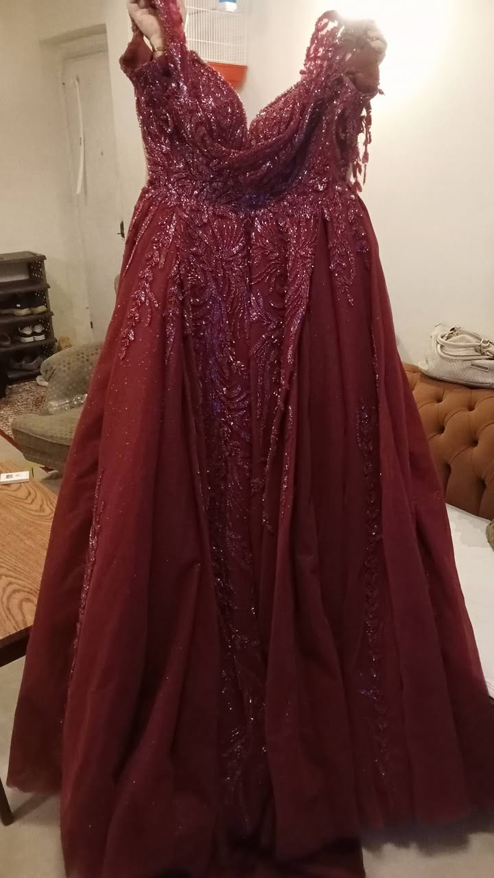بدله ام لشاحط مال مهر مال خطوبة ملبوسة مرة وحده ع لشوف احلا سعره 200 الف وبيه مجال مكاني بغداد زيونة هاتف ***********

